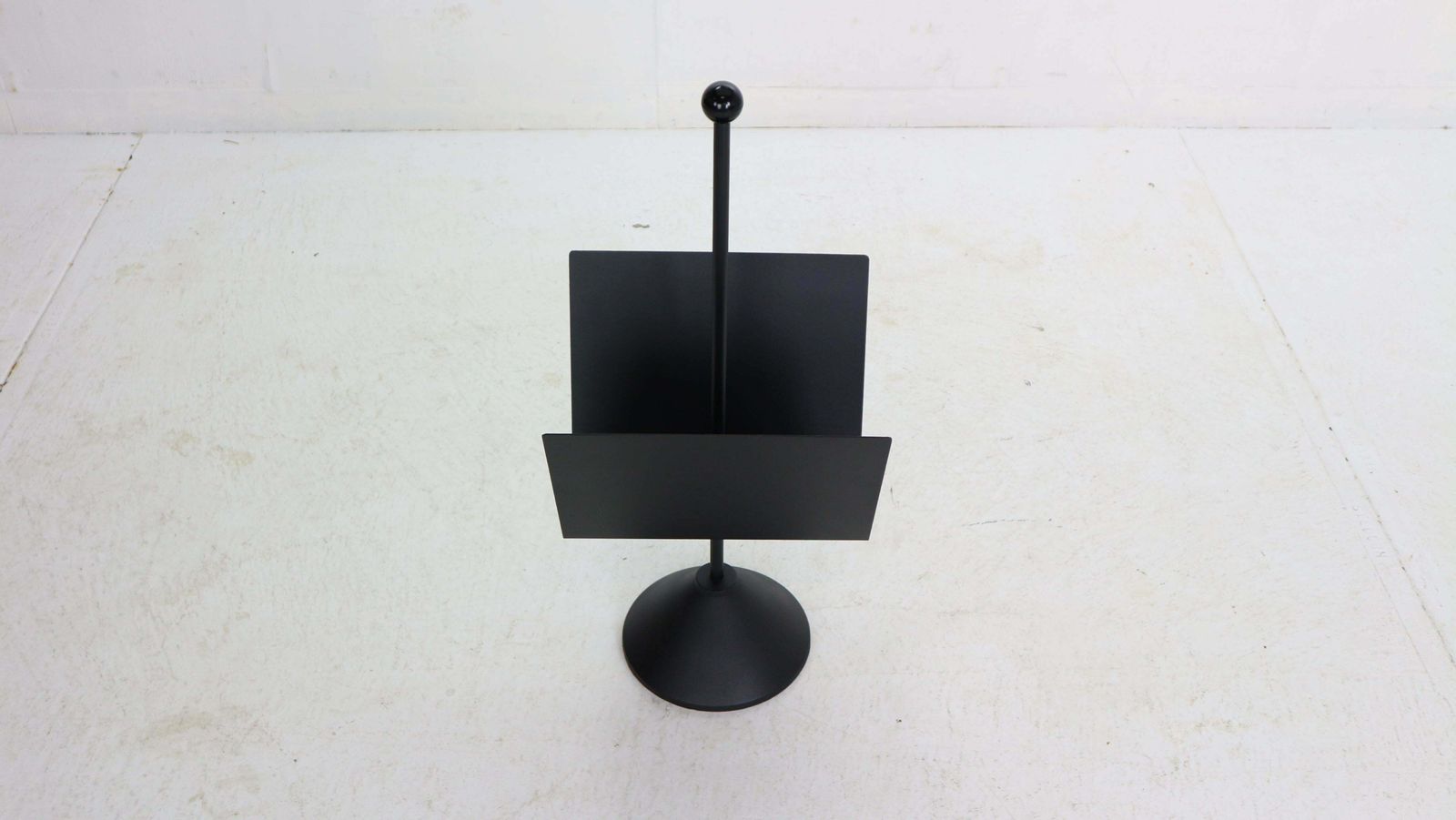 Porada Arredi Black Metal Minimalistic Magazinine Rack 1980''S Italy photo Home Decor