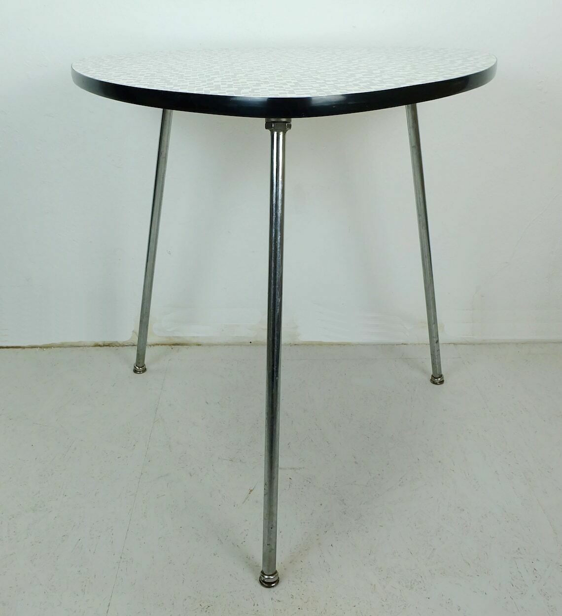 1950s Three Legged Coffee Table With Formica Top And Slanted Chrome Legs photo vinterior