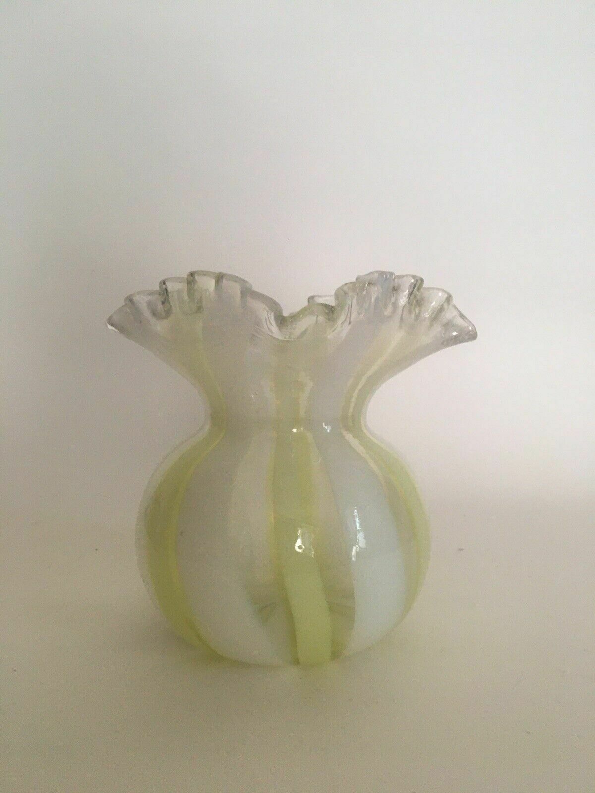 photo vinterior Victorian Vaseline Glass Vase Frill Rim Candy Stripe Antique Art Glass