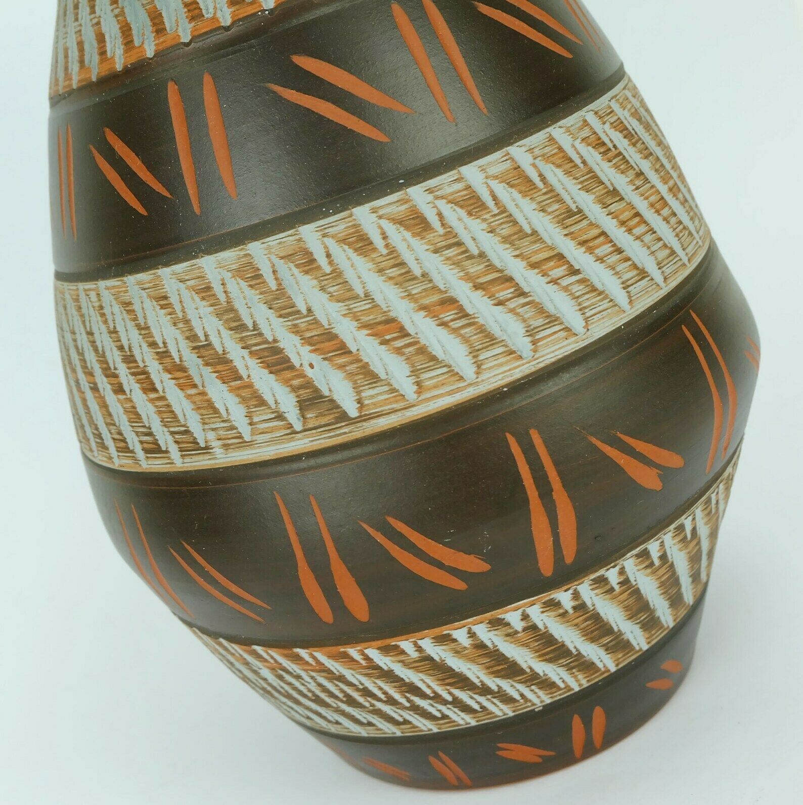 1950's Akru Keramik Mid Century Vase Sgraffito Decor Model 10 30 photo vintage