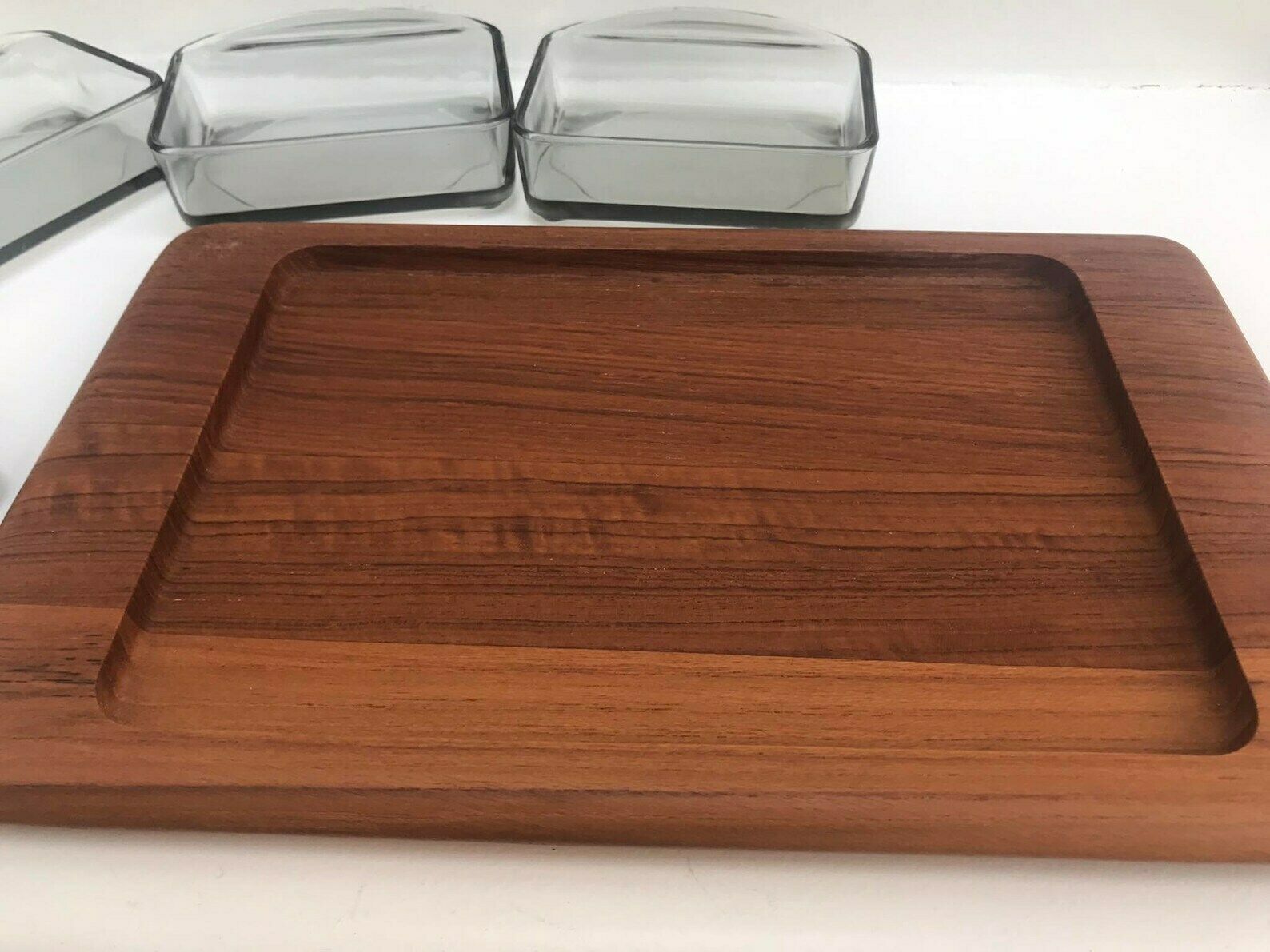 Vintage Serveerschaal Van Hout Met 4 Gerookte Grijze Glazen Bakjes – Teakhouten Deens Mid Century Modern Design, Digsmed photo vinterior