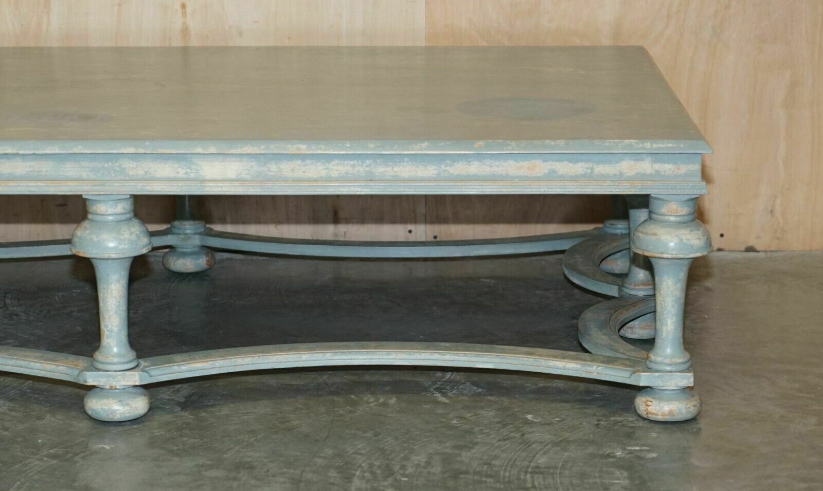 Massive Original Paint Six Pillars Leg French Country House Coffee Table photo 2850.0