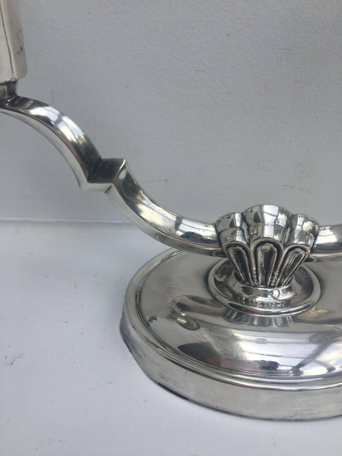 Art Deco Deense Verzilverde Kandelaar Met Twee Armen – Vintage Verzilverde Kandelaar, 2 Armen, Scandinavisch Design, Denemarken, Jaren 1930 photo Woonaccessoires