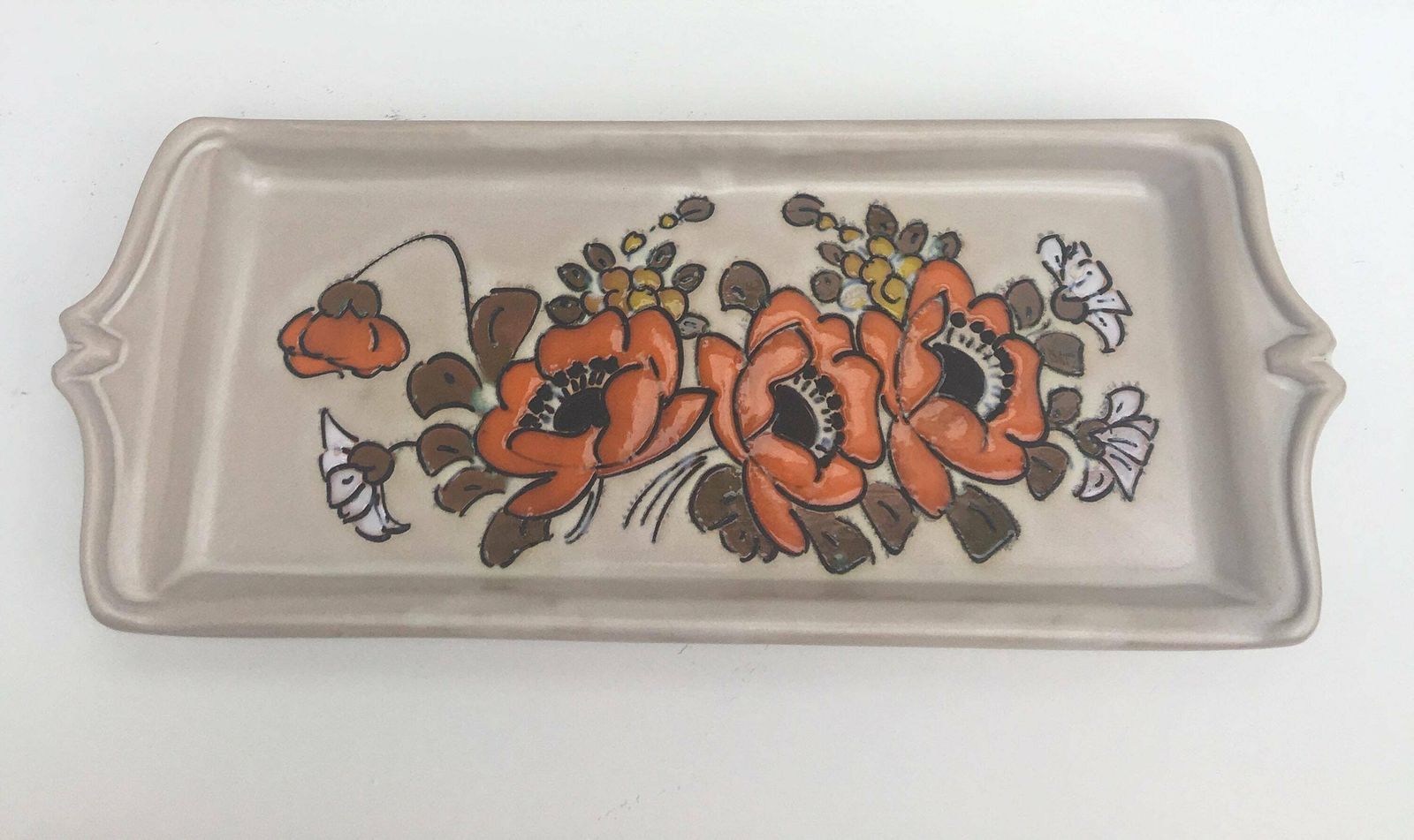 Vallauris Jaren '70 Oranje Bloemen Serveerschaal – Rechthoekig Handgeschilderd Bord, Mid Century Frans Aardewerk, Jaren 1970, Keramiek, Beige, Serveerschaal photo Woonaccessoires