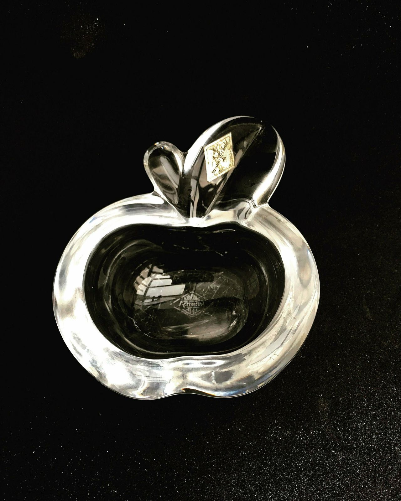 Appelschaal Van Zwaar Kristal – Art Vannes France – Kunstglas Presse Papier – Helder Kristal – Mid Century – Ashtray photo for sale