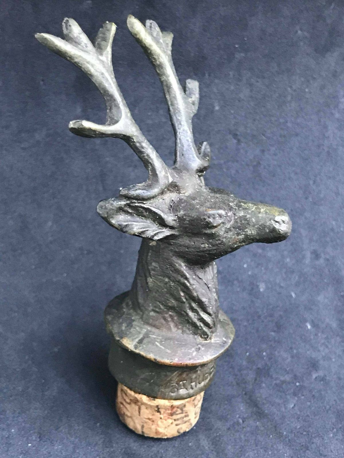 Vintage Saint Hubert Hert Bronzen Flessenstopper – Messing, Jacht, Tafeldecoratie, Wijnstop, Kurkstopper, Jäger Duits photo Kunst