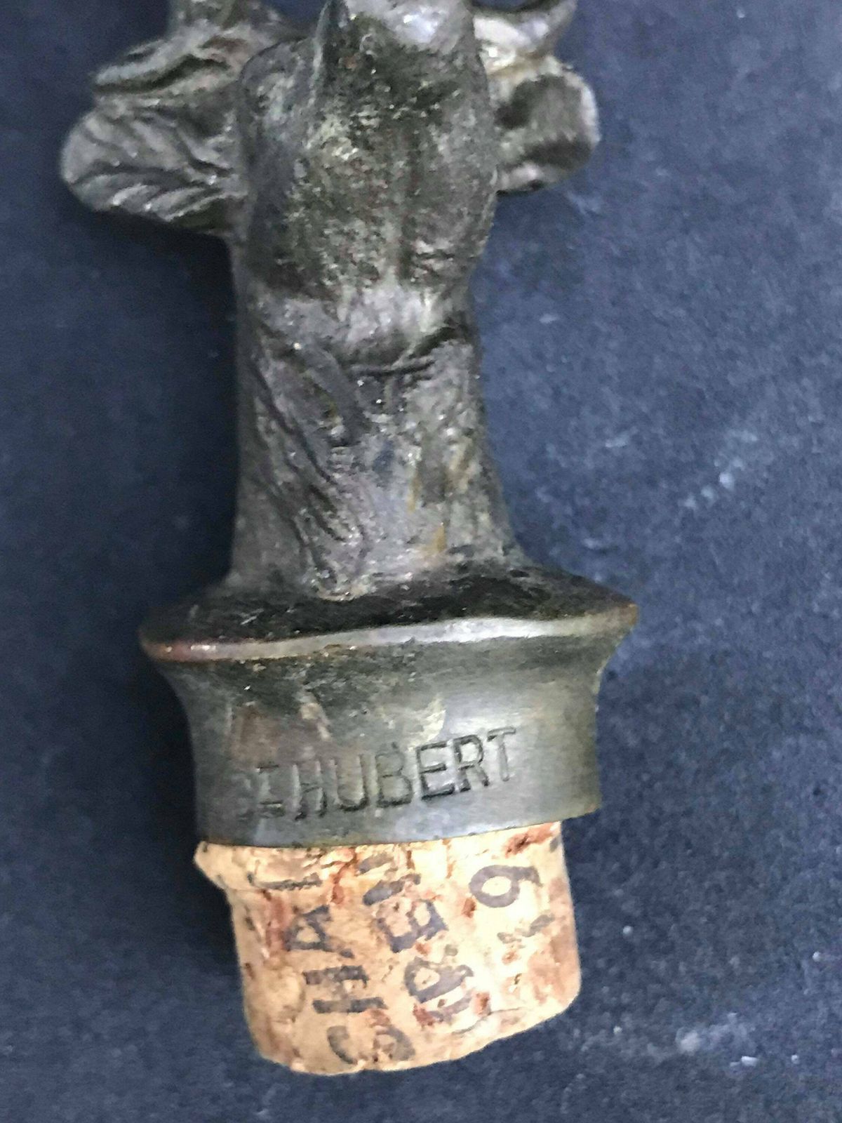 photo furniture Vintage Saint Hubert Deer Bronze Bottle Stopper Brass Hunter Gift Hunt Table Decor Gift Hunt Lover Wine Stopper Cork Stopperjäger German