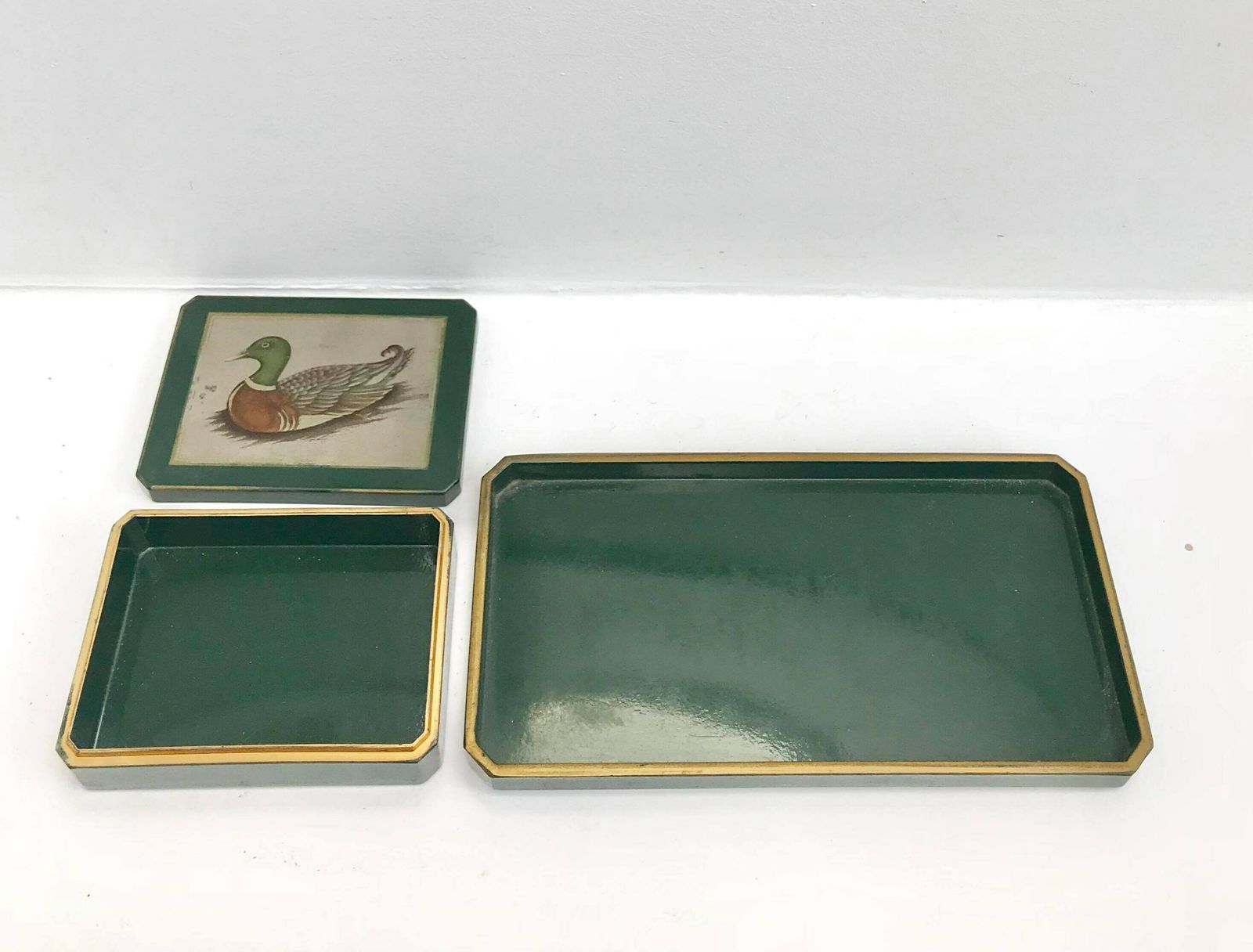Bureauset lakdoos dienblad Melarti donkergroen gouden accenten bureauaccessoires, entreedecoratie rechthoekige doos met deksel sleutelschaal photo for sale