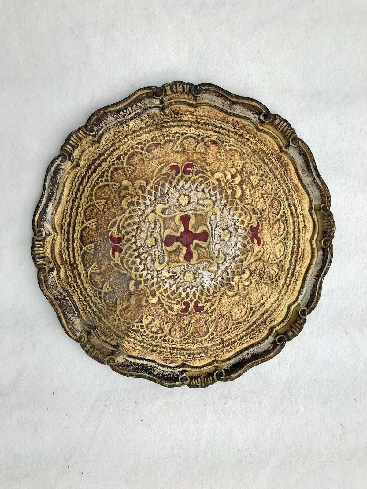 photo furniture Large Round Tray Florentine Red And Gilt Old Italian Plateau In Florentine Style Handmade Hollywood Regency Bar Tray Wedding Gift