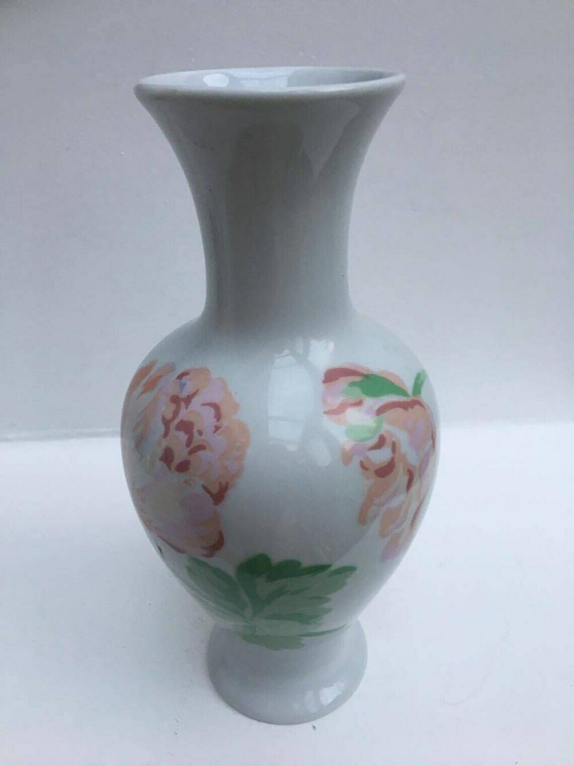 Shabby Chic Vaas, Wit En Roze Limoges Porselein, Frans Handgeschilderd Aardewerk Van Philippe Deshoulieres – Primrose. Franse Vaas. photo 125.0