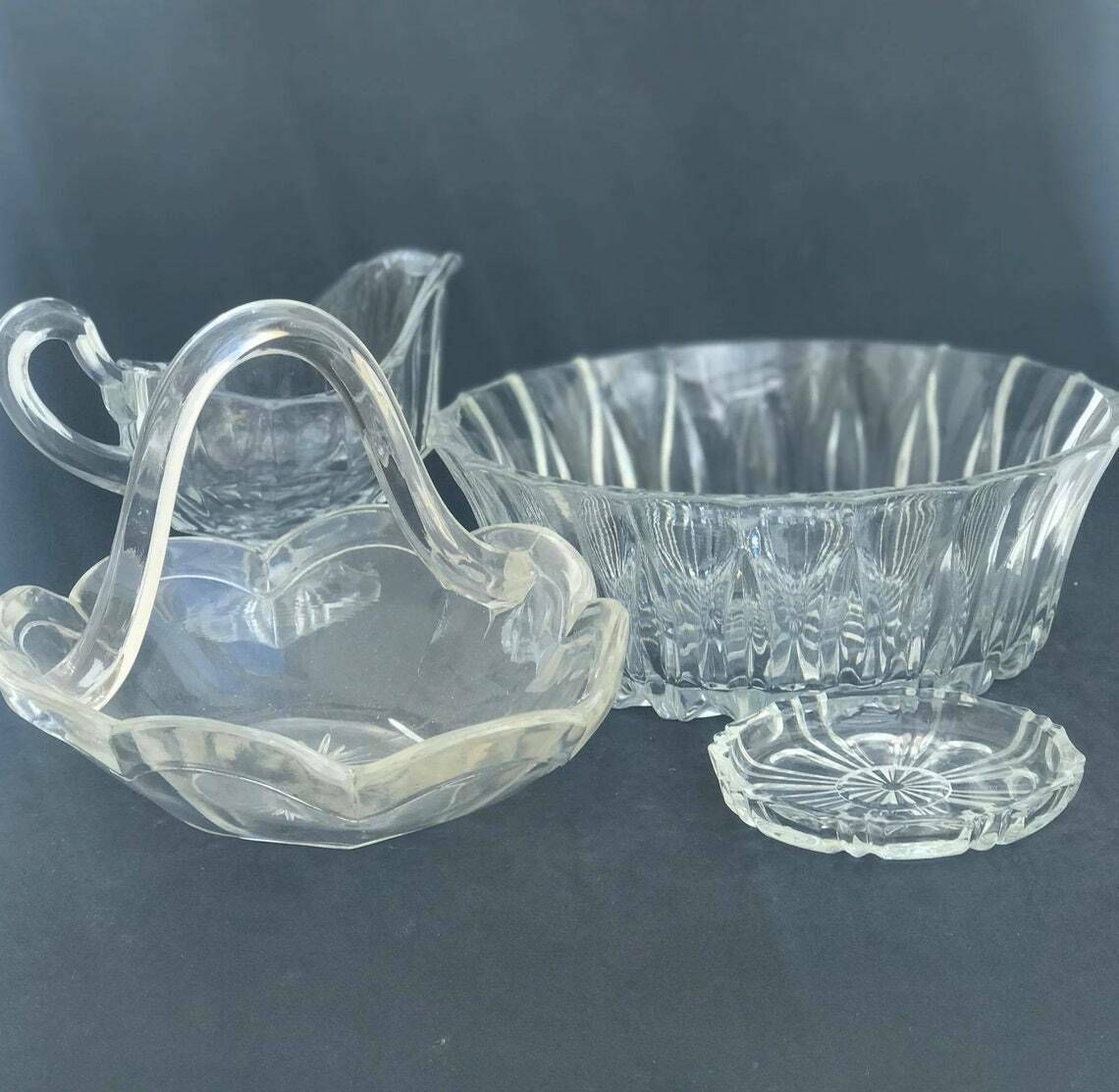 Glass Bowl Creamer Or Gravy Boat Salad Bowl Small Dish And Glass Sweet Basket 4 Pièces, Art Deco, Clear Molded/Pressed Glass Sauce Boats photo Home Decor