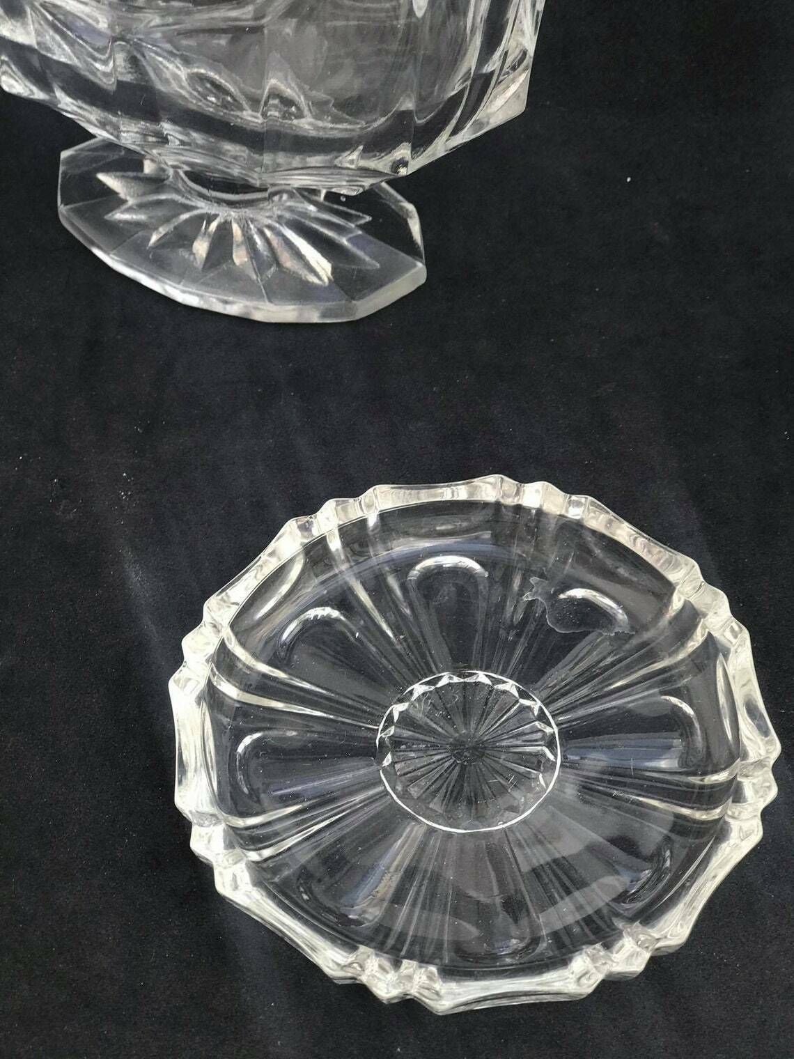 Glass Bowl Creamer Or Gravy Boat Salad Bowl Small Dish And Glass Sweet Basket 4 Pièces, Art Deco, Clear Molded/Pressed Glass Sauce Boats photo buy