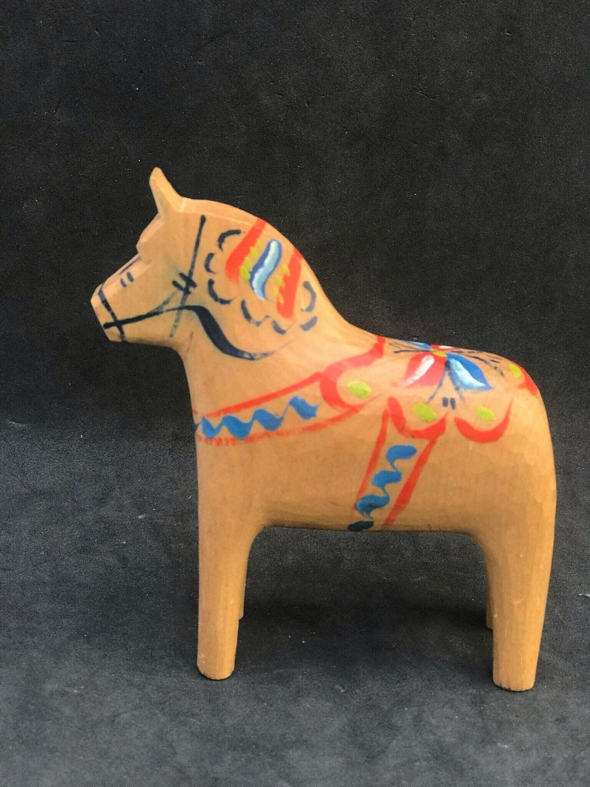 Dala Horse Figurine Beige Paard Zweeds Door Nils Olsson 3,8"/9,7 Cm Scandinavian Modern Handgeschilderd Scandinavisch Design Rood Hout photo buy