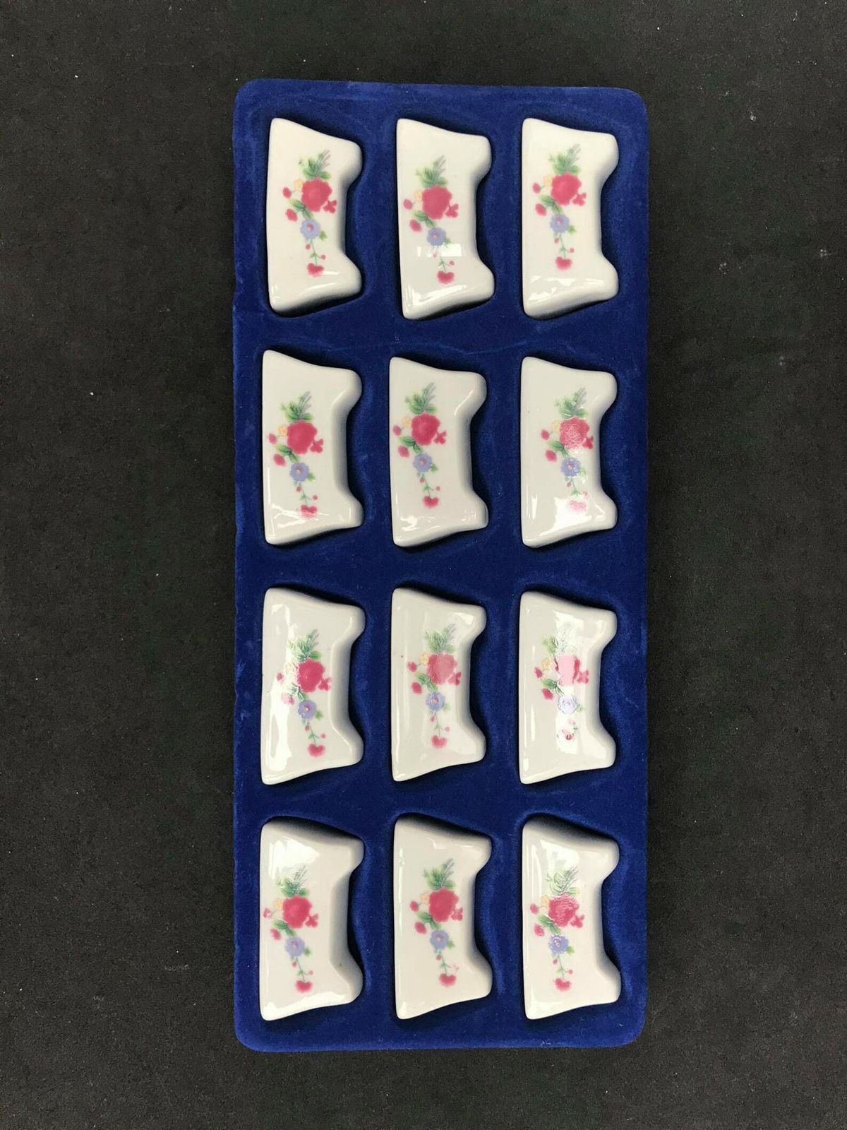 Bestekleggers Set Van 12 – Porseleinen Tafeldecoratie, Romantische Tafelschikking photo Woonaccessoires