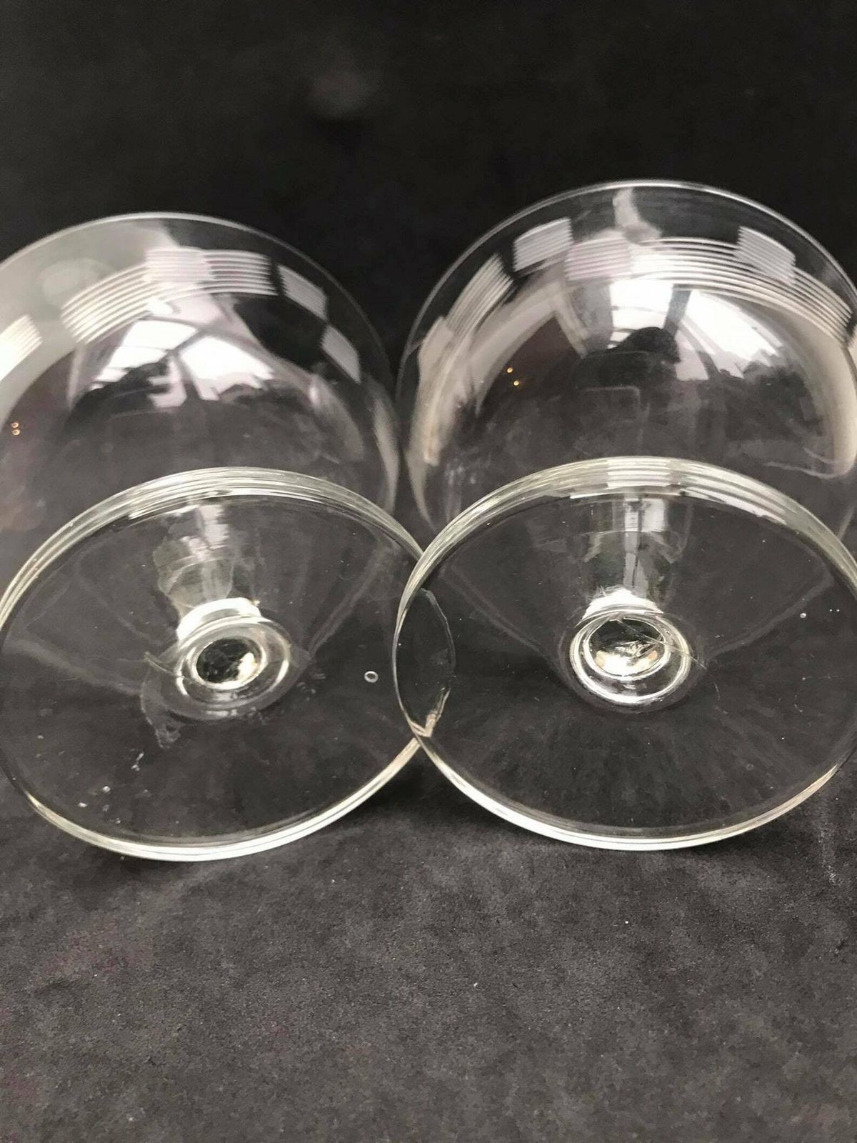2 coupes à champagne d'époque en cristal taillé, années 1920, françaises, lot de 2, à pied, décor de bar, mariage, cocktail photo for sale