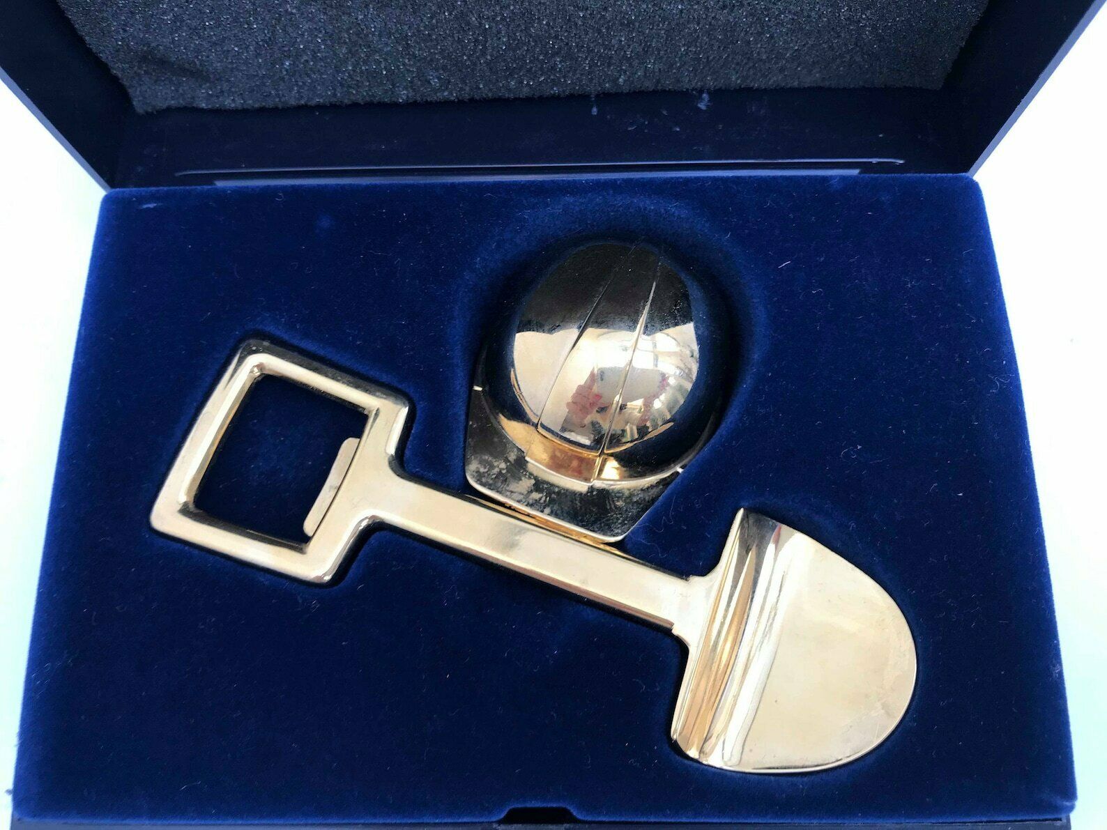 Gouden Barset – Flesopener En Flessenstopper – Cadeau Voor Architect Of Bouwer – Schop  En Helmmotief – Gemaakt In Noorwegen – In Doos photo vintage