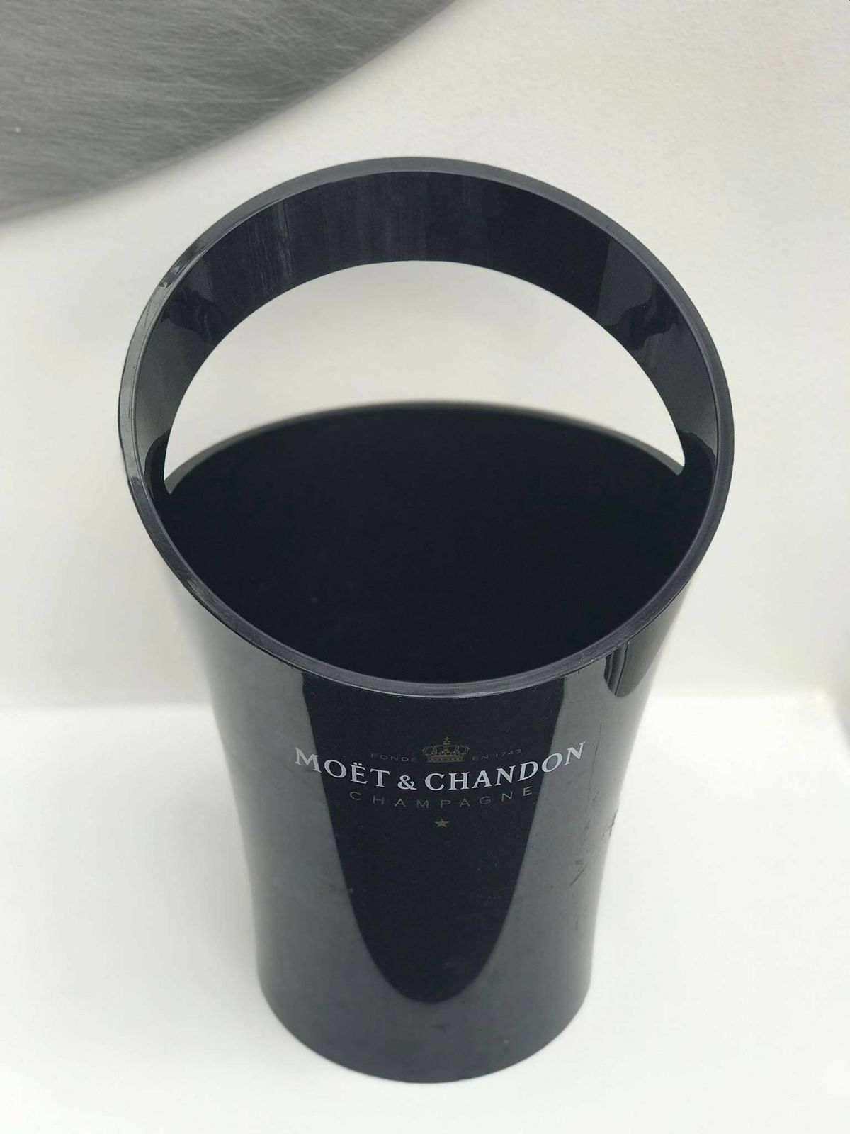 Champagnekoeier Moët & Chandon, Wijnkoeler, Gemaakt In Frankrijk. Franse Vintage, Metalen Champagnekoeier Moët & Chandon, Gestempeld. photo for sale