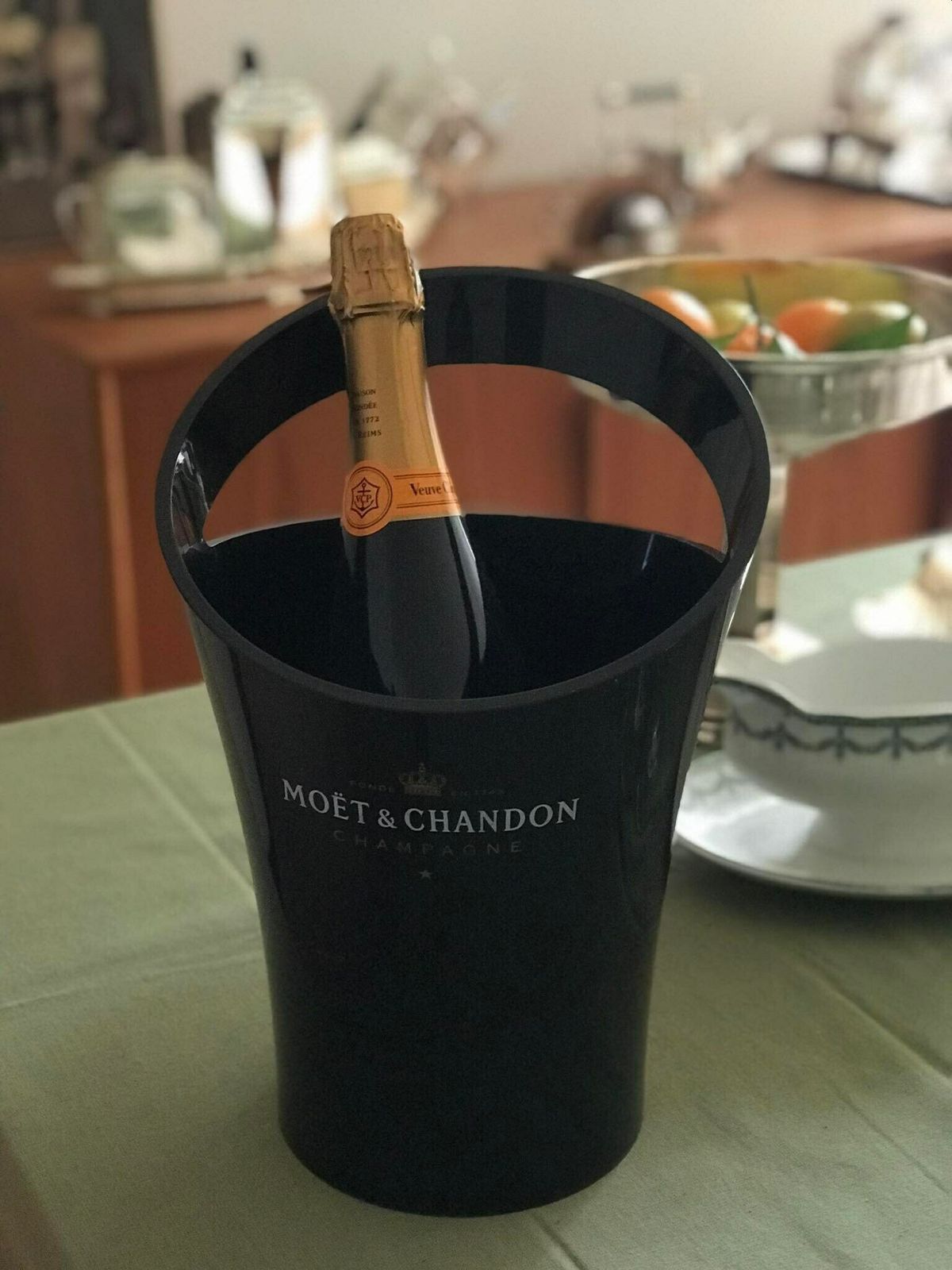 Champagnekoeier Moët & Chandon, Wijnkoeler, Gemaakt In Frankrijk. Franse Vintage, Metalen Champagnekoeier Moët & Chandon, Gestempeld. photo Woonaccessoires