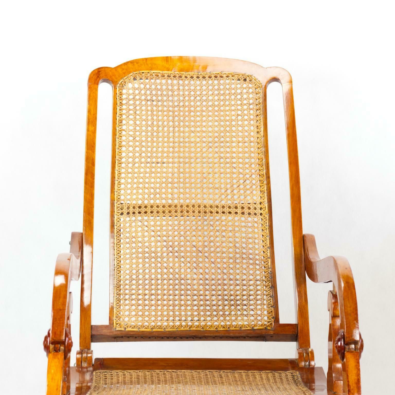 photo vinterior 19th Century Biedermeier Reclining Cane Chair