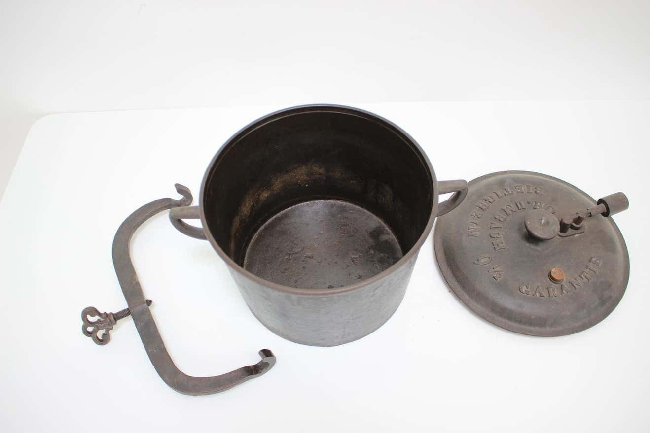 Pressure Cast Iron Pot Ch Umbach Bietigheim, 1910s photo vintage