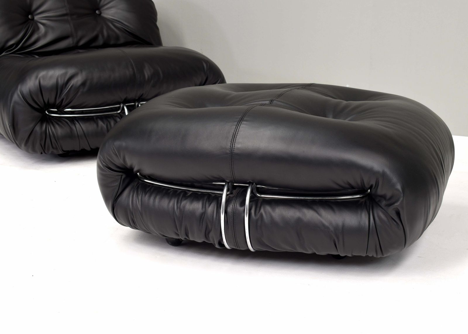 photo furniture Soriana Chair And Ottoman By Tobia Scarpa For Cassina Black Leather, Italy, 1969