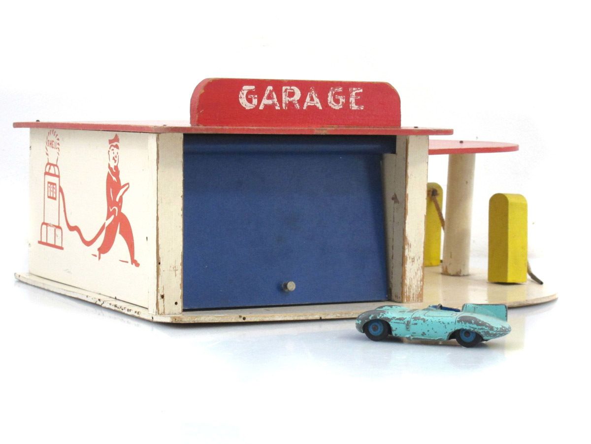 Zeldzame Vintage Speelgoedgarage Uit De Jaren 1950 photo furniture