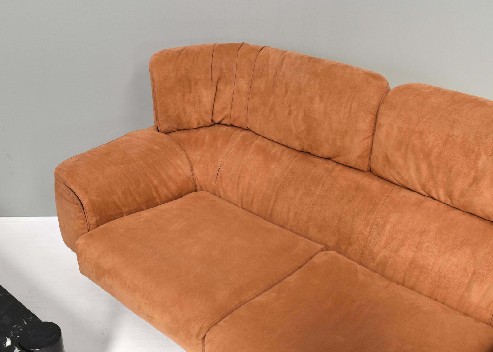 Rare Bull Sofa In Terra Alcantara By Gianfranco Frattini For Cassina Italy, 1987 photo vintage
