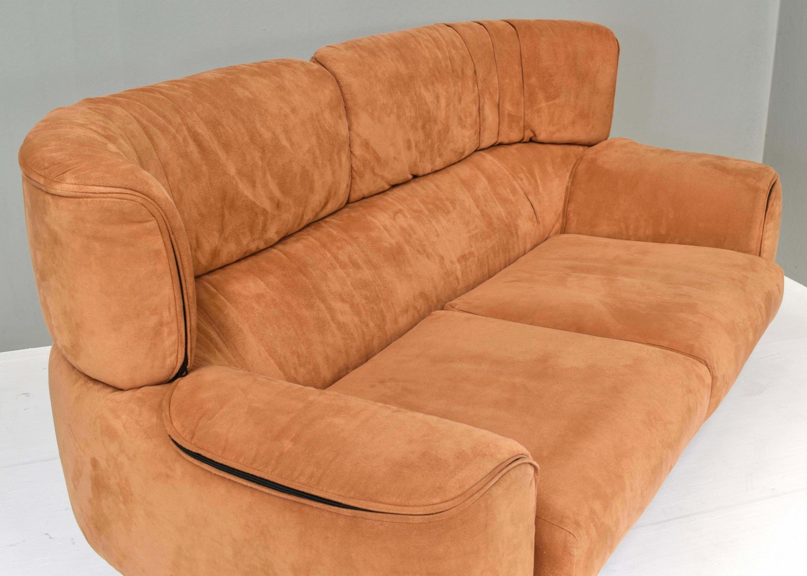 Furniture Rare Bull Sofa In Terra Alcantara By Gianfranco Frattini For Cassina Italy, 1987 photo