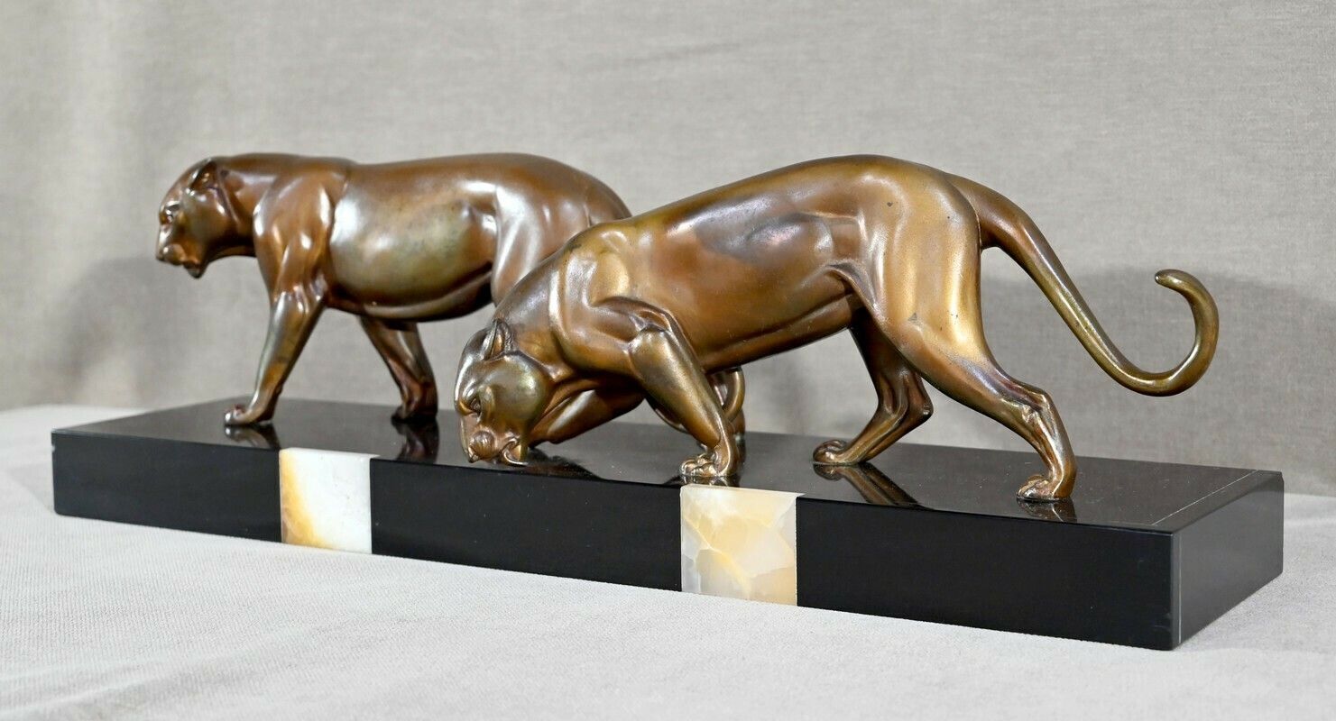 Group Of Lionesses In Spelter, Art Deco – 1940 photo for sale