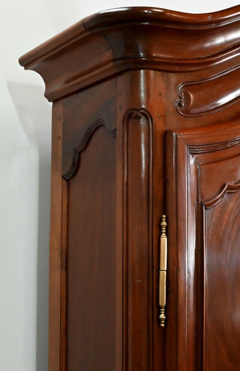 photo furniture Exceptional Scriban Chest Of Drawers From Port Nantais In Mahogany – 1750