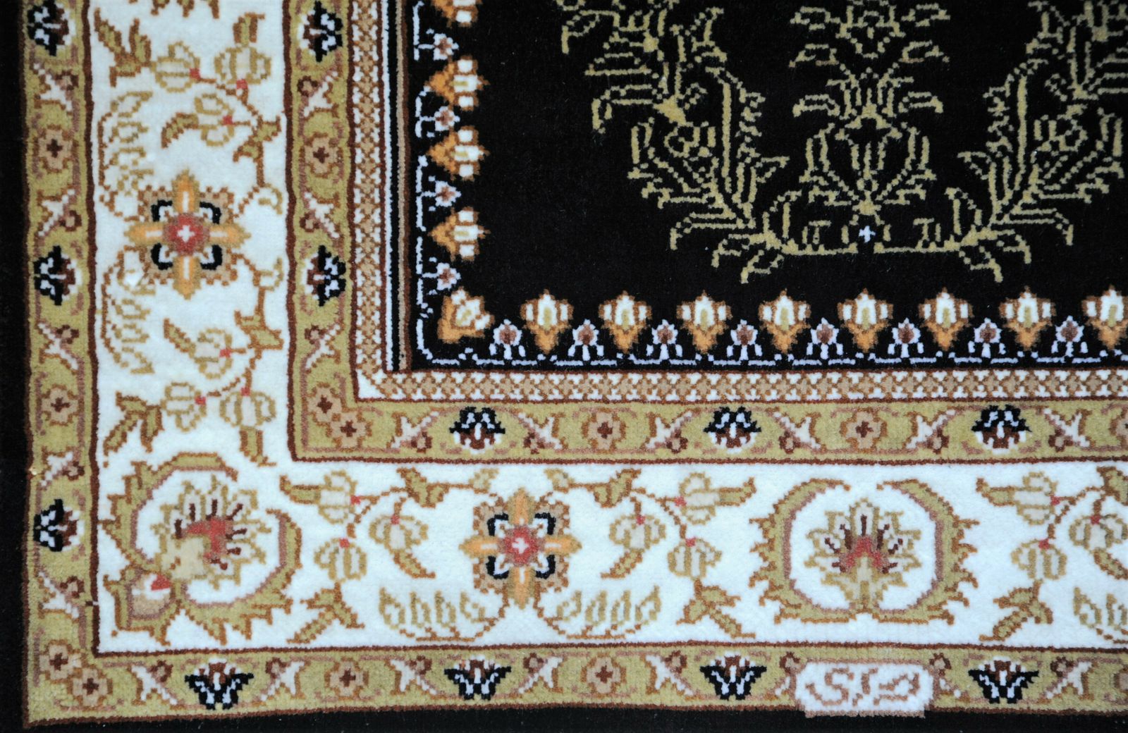 photo furniture Fine Small Turkish Hereke Style Silk Rug