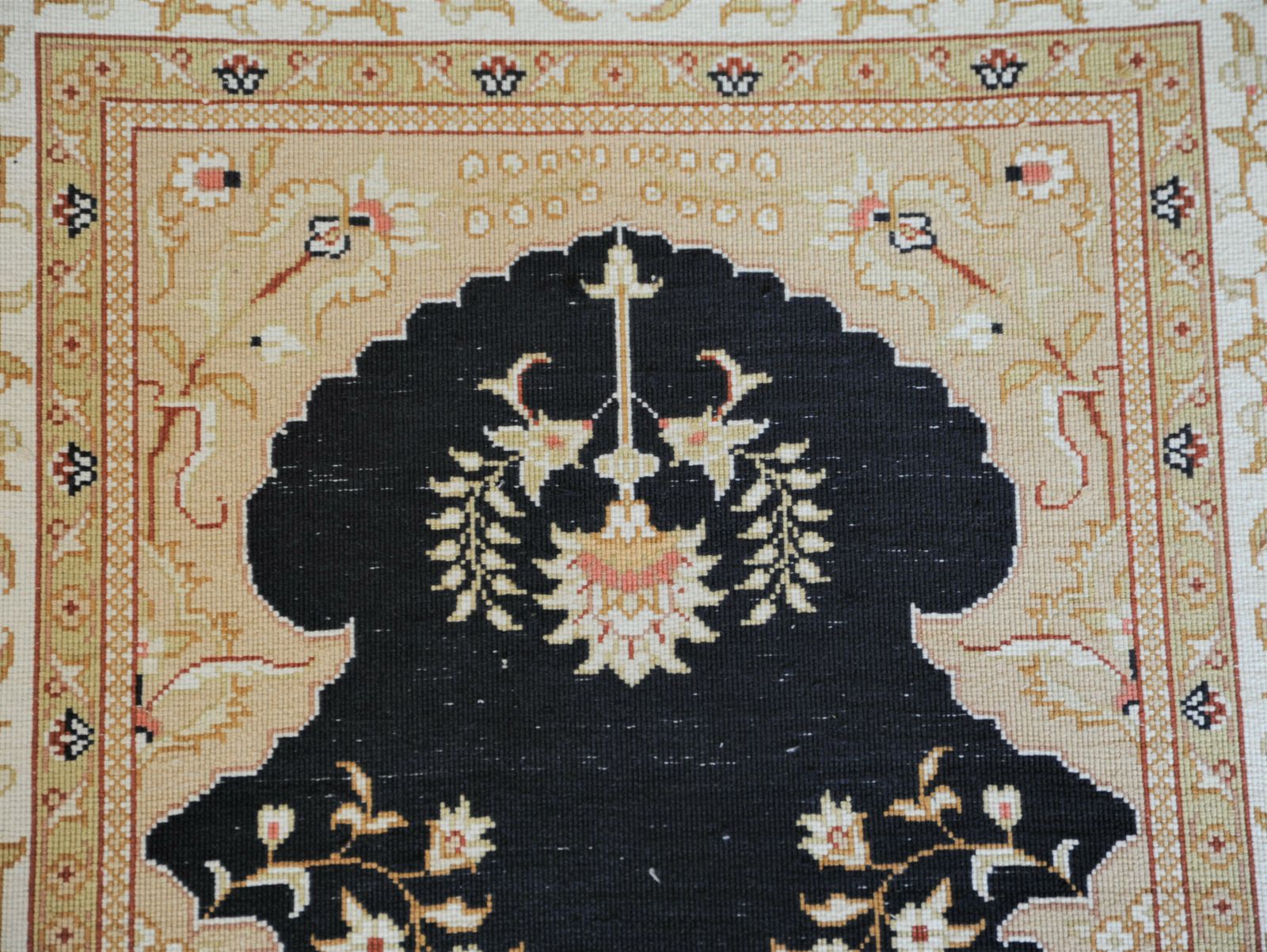 640.0 Fine Small Turkish Hereke Style Silk Rug photo