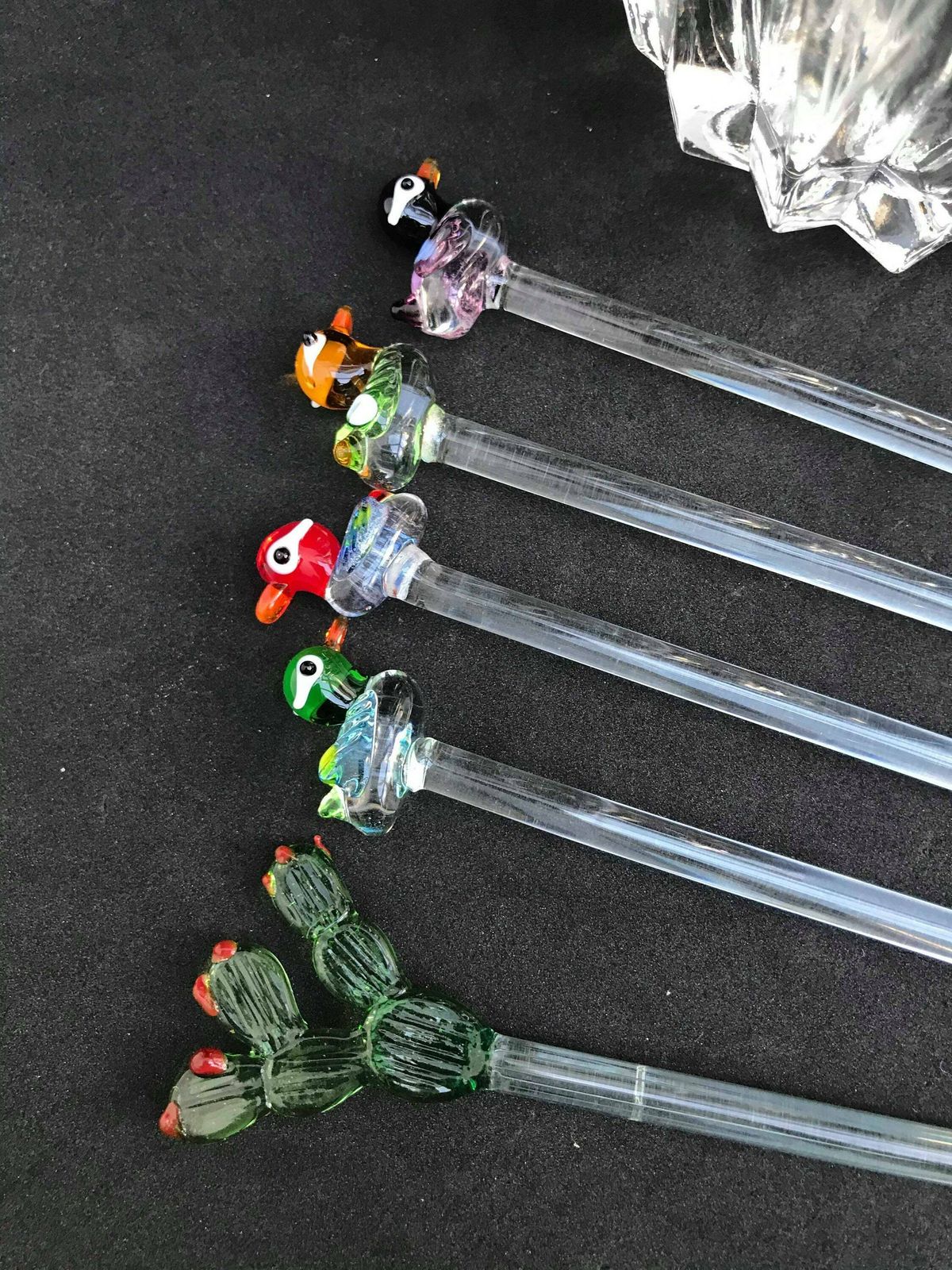 Glazen Ijsemmer Met Cocktailroerders – Swizzle Sticks – Vintage Zwaar Glas – Scoubidouhengsel – Jaren 1950 – Gesneden Baraccessoires – Mid Century Modern photo vinterior