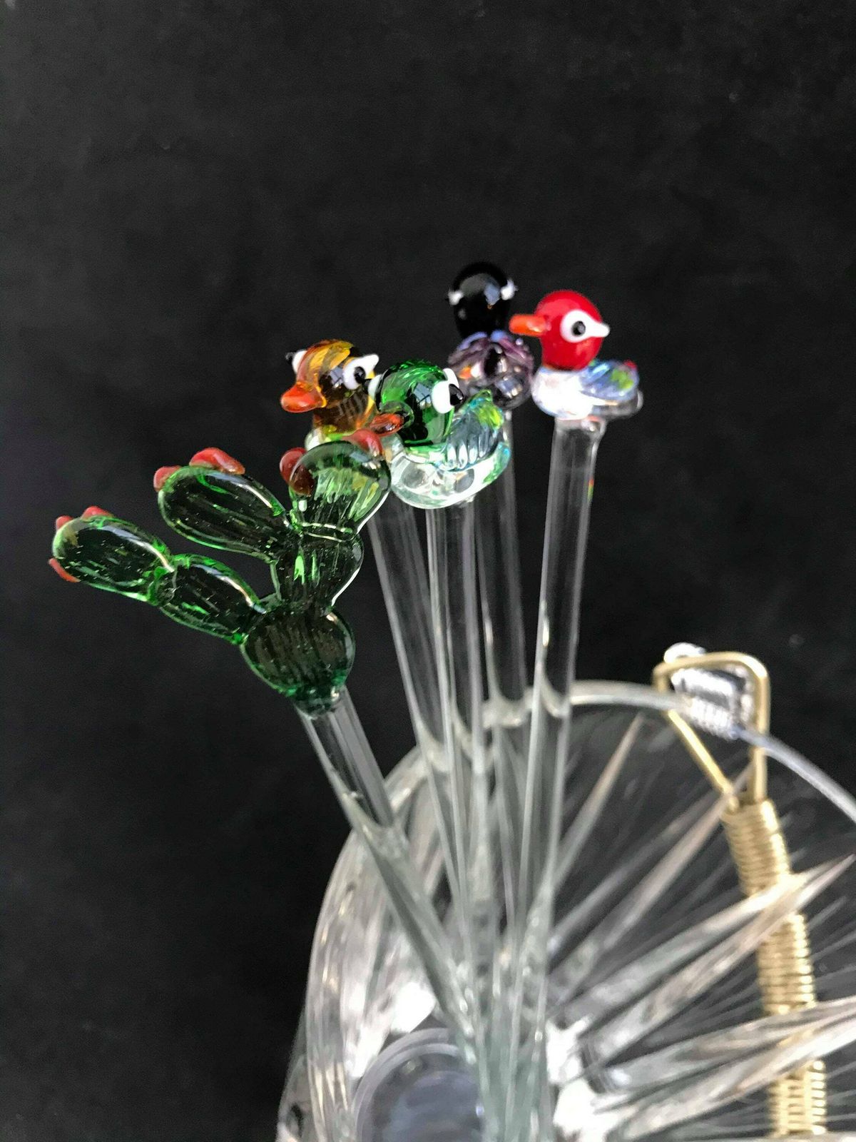 Glazen Ijsemmer Met Cocktailroerders – Swizzle Sticks – Vintage Zwaar Glas – Scoubidouhengsel – Jaren 1950 – Gesneden Baraccessoires – Mid Century Modern photo vintage