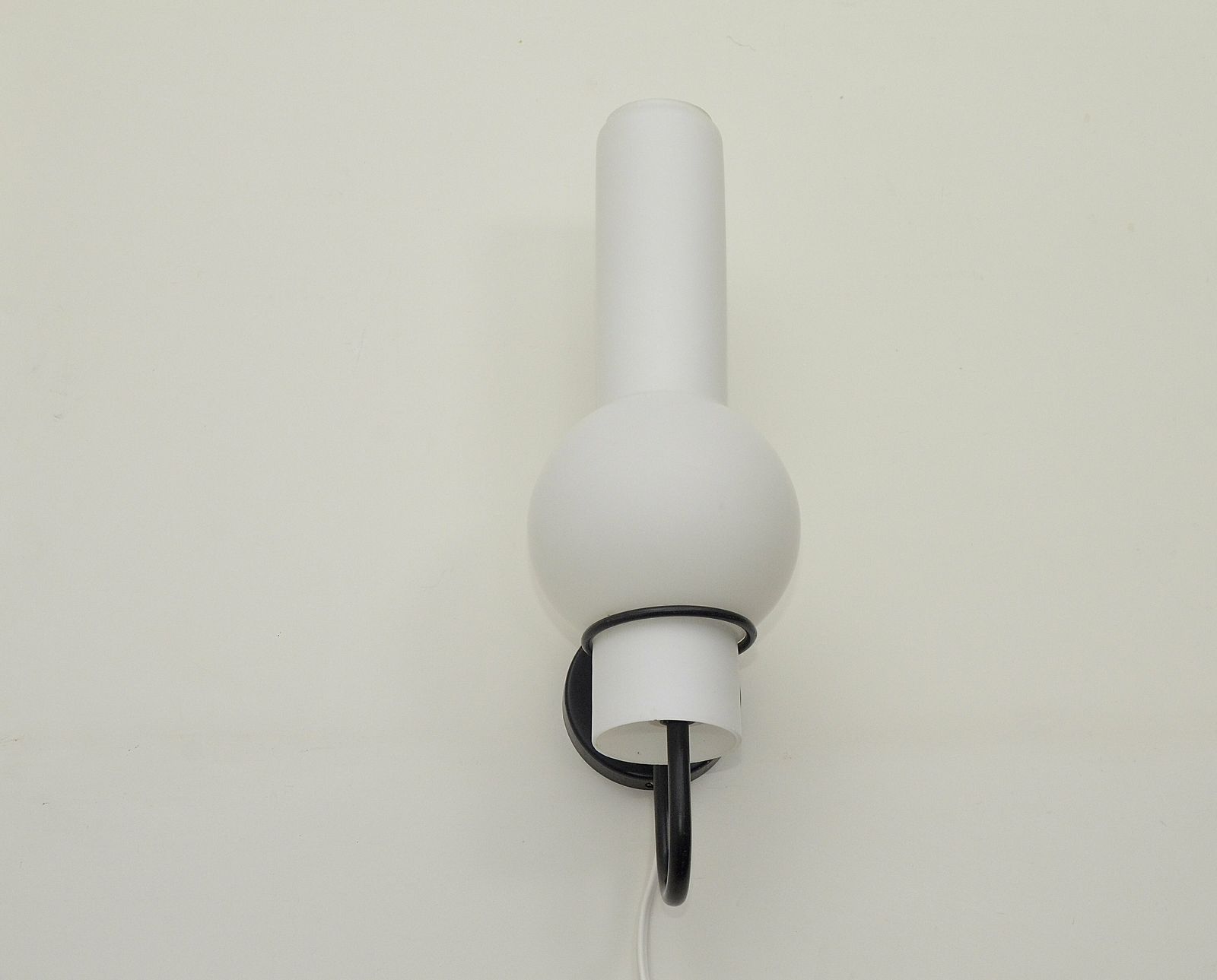 Rare Minimalist Midcentury Lucifero Quinquet Wall Lamp By Raak Amsterdam Modelnumber C 1664, Dutch Design 1960s photo vinterior