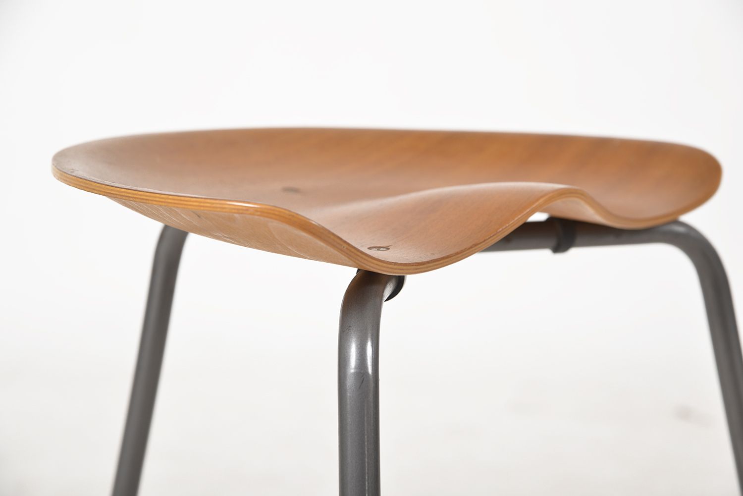 1960s Curved 3 Legged Teak Plywood Stool By Astor Glibstrup For Frederikssund Mobelfabrik, Denmark photo vinterior