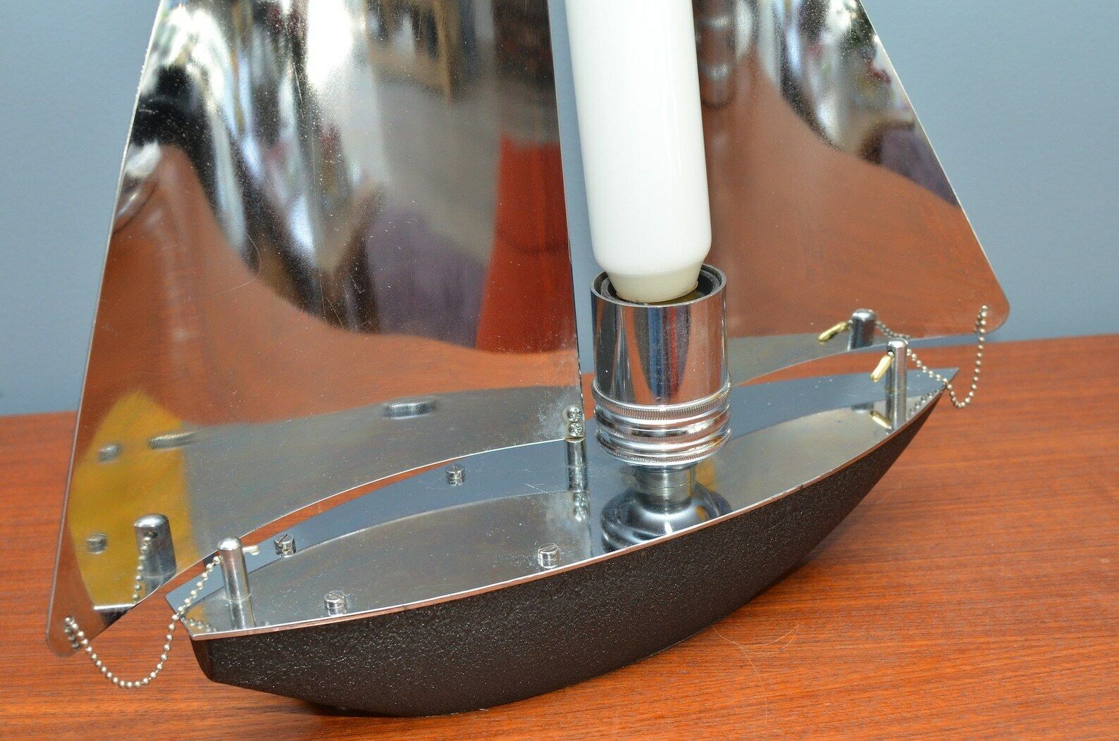 photo furniture Very Rare Art Deco Style Chromed Sailing Boat Table Lamp 1970s