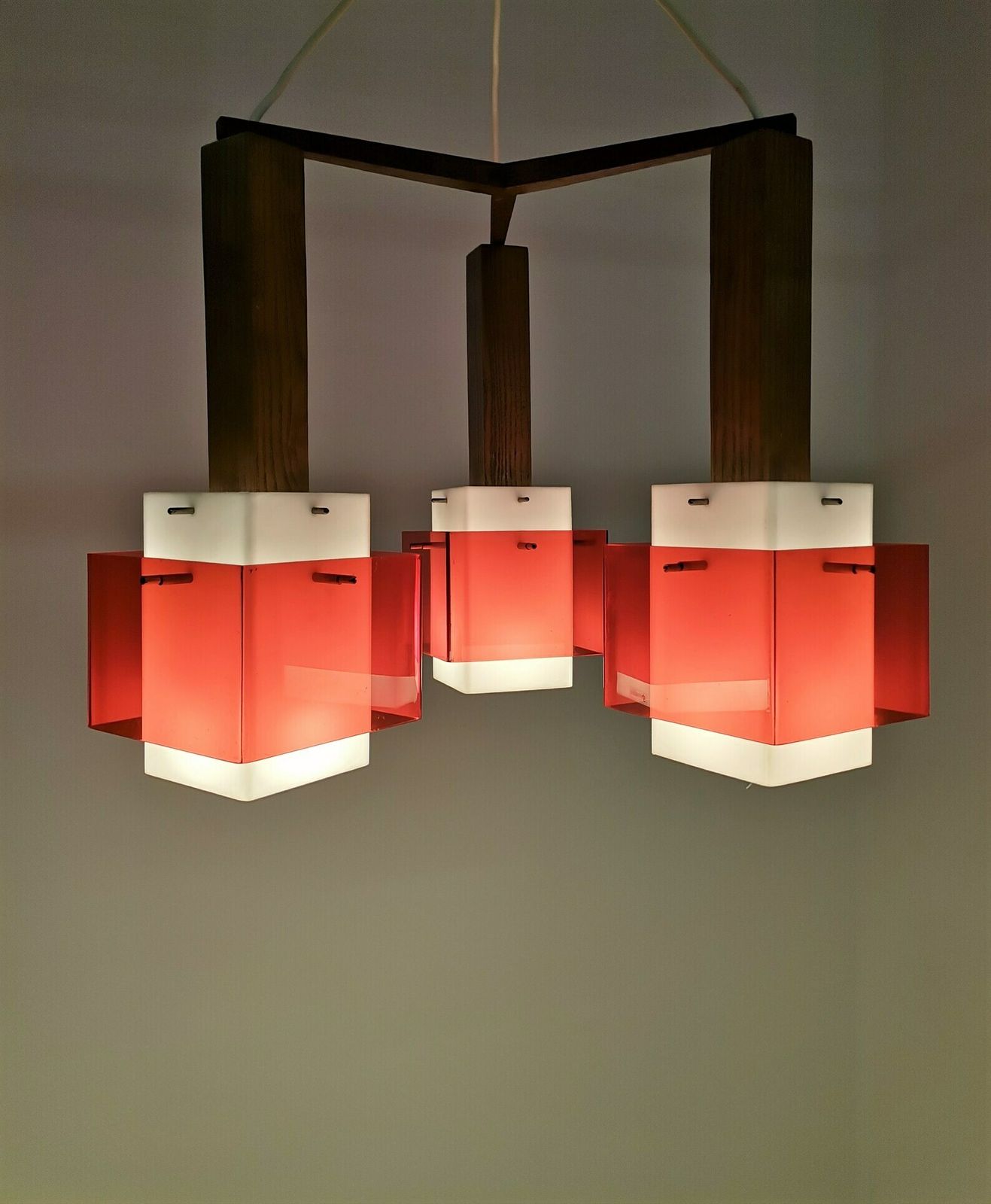Harvey Guzzini 3 Cube Pendant Light / Midcentury Meblo Yugoslavia / Plexiglas, Wood And Metal Chandelier / Space Age Geometric Hanging Light photo 640.0