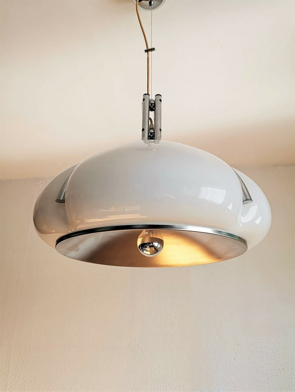 White Quadrifoglio Pendant Light / Harvey Guzzini Design / 1960s 1970s Italy / Space Age Lamp photo vintage