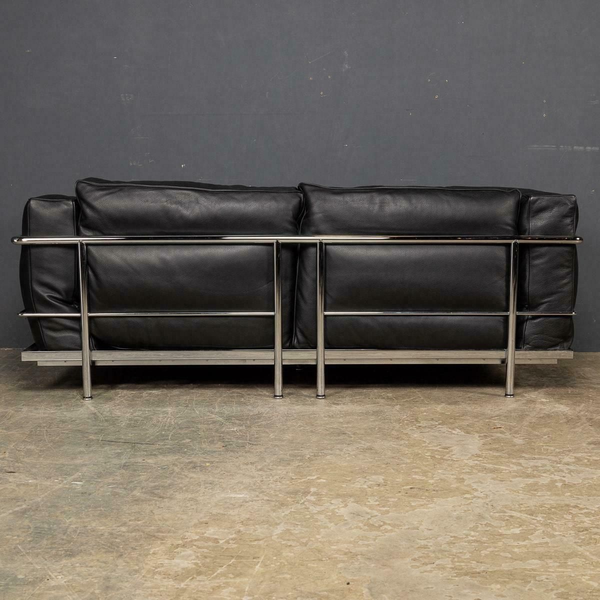 3 Fauteuil Grand Confort, Grand Modèle, Deux Places Cassina Sofa. Le Corbusier photo Furniture