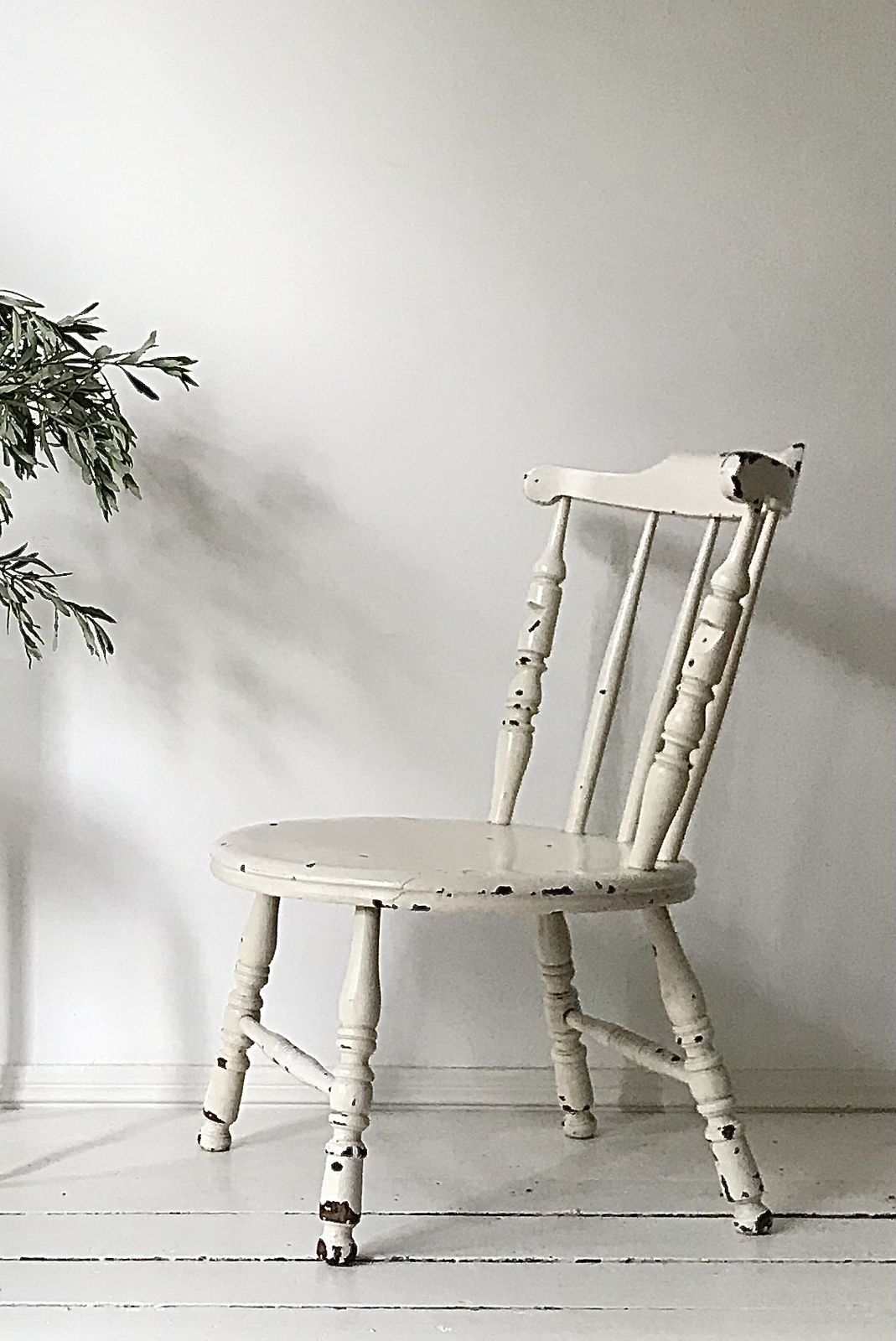 Large Low Antique Fireside White Chippy Paint Penny Ibex Chair photo furniture