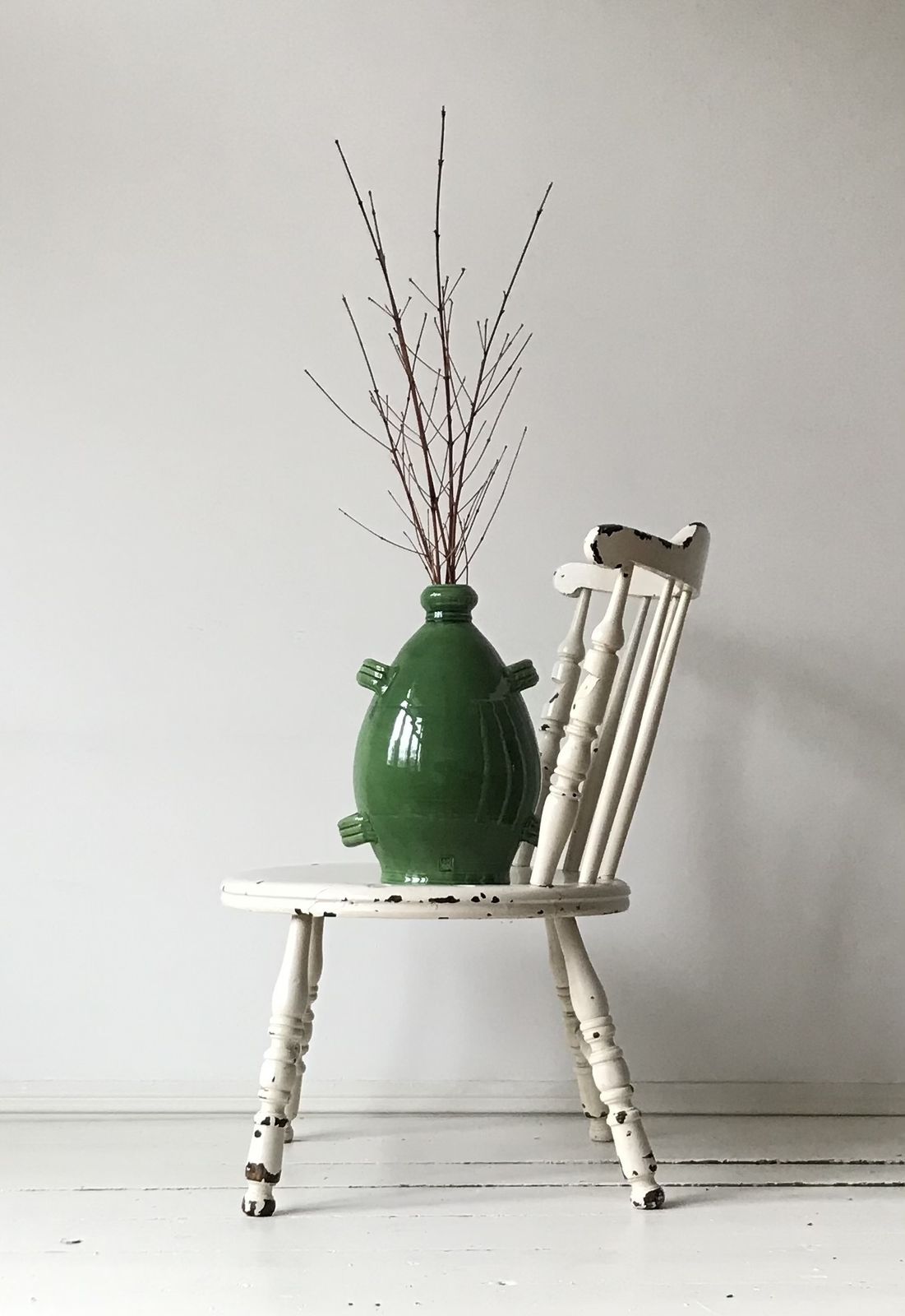Large Low Antique Fireside White Chippy Paint Penny Ibex Chair photo 175.0