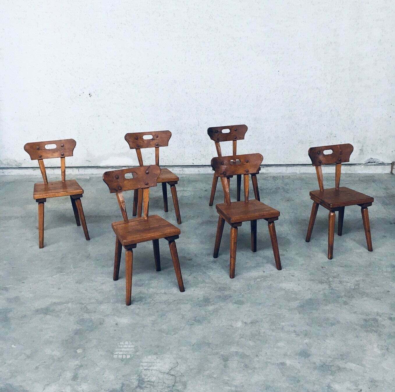 Handgemaakt Volkskunst Rustiek Eiken Eetkamerstoelen Set, Frankrijk, Ca. Jaren 1940 photo for sale