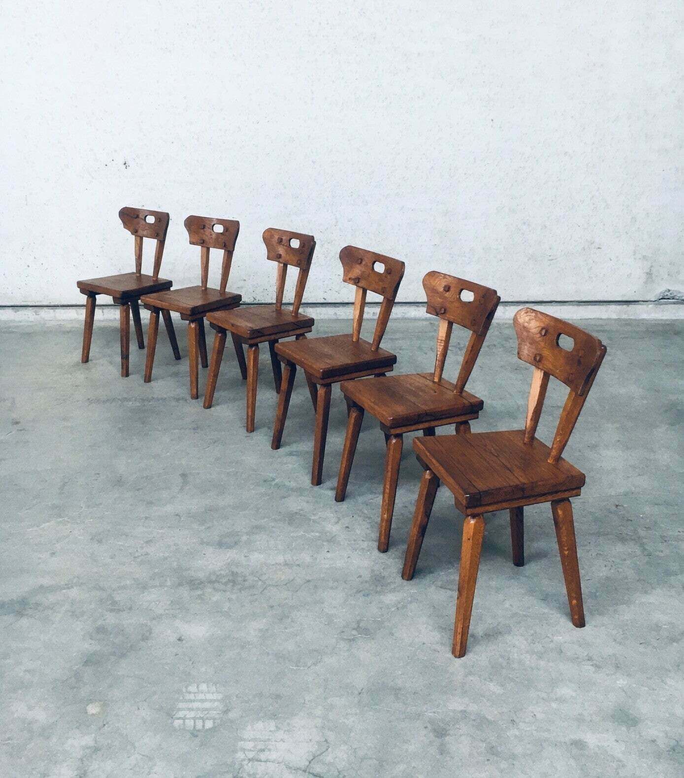 photo for sale Handgemaakt Volkskunst Rustiek Eiken Eetkamerstoelen Set, Frankrijk, Ca. Jaren 1940