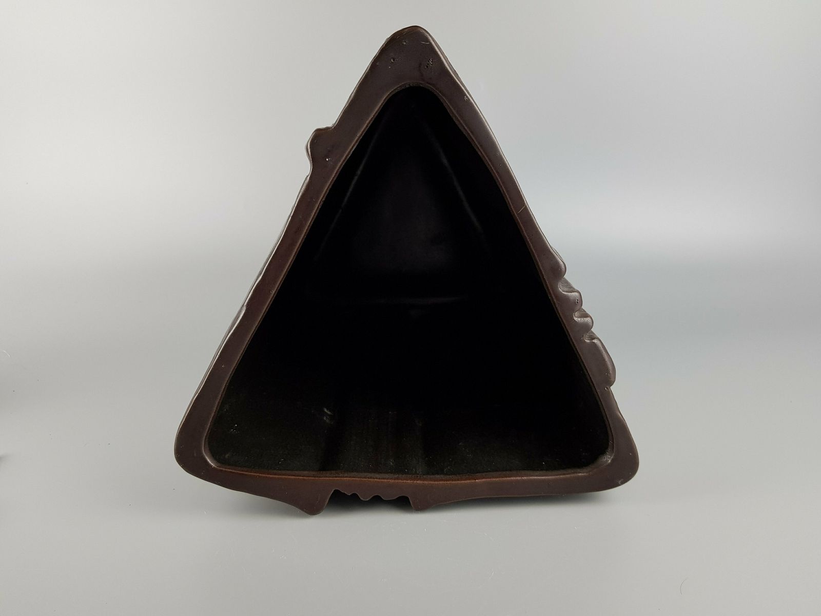 Vintage Schäffenacker Studio Art Pottery Bruine Driehoekige Fat Lava Vaas 76/1 West German Pottery Jaren 1960 photo vintage