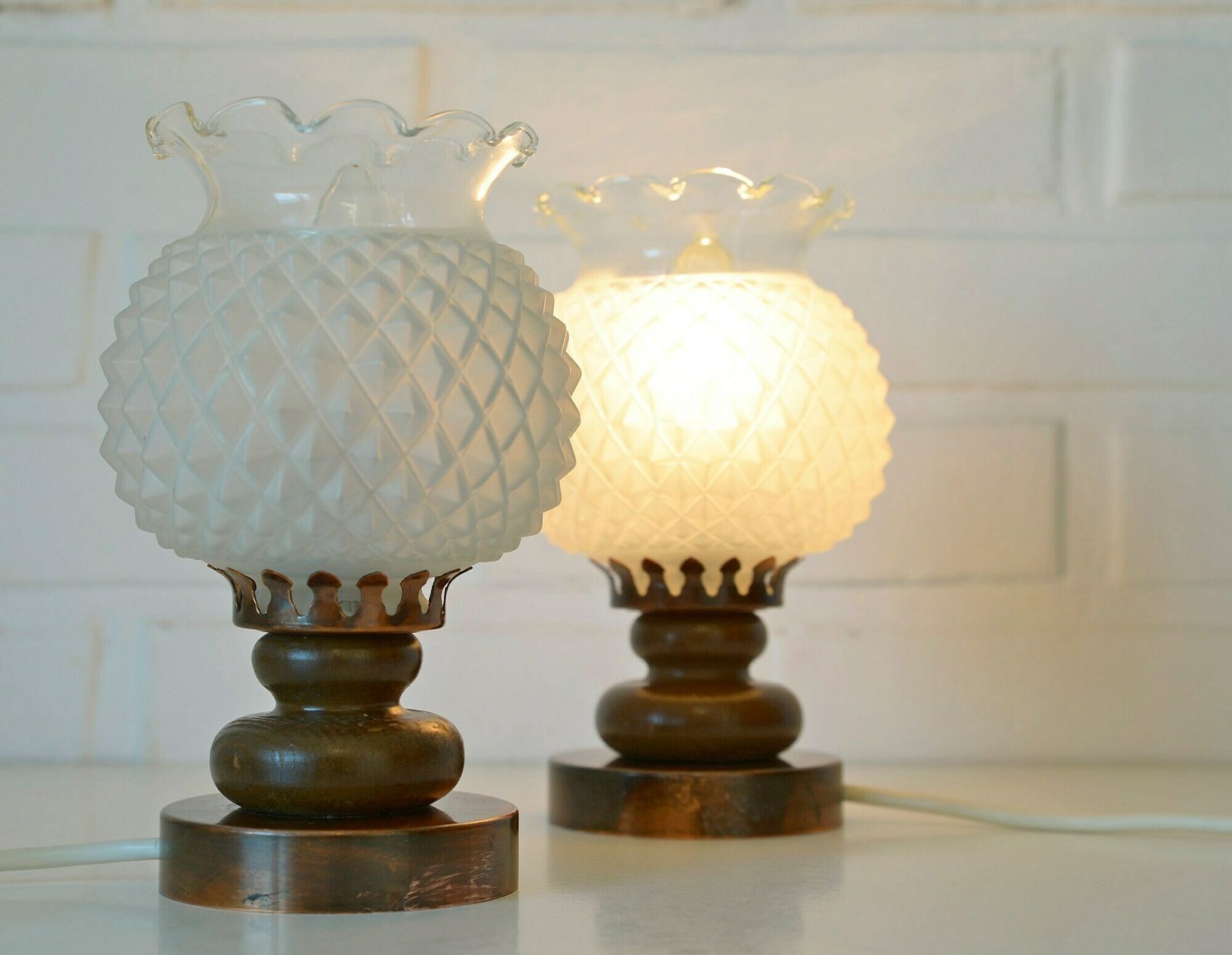 Pair Of Charming Desk Lamp / Vintage Bedside Lamps / Wood And Copper Table Lamps / Pineapple Glass Shade photo for sale
