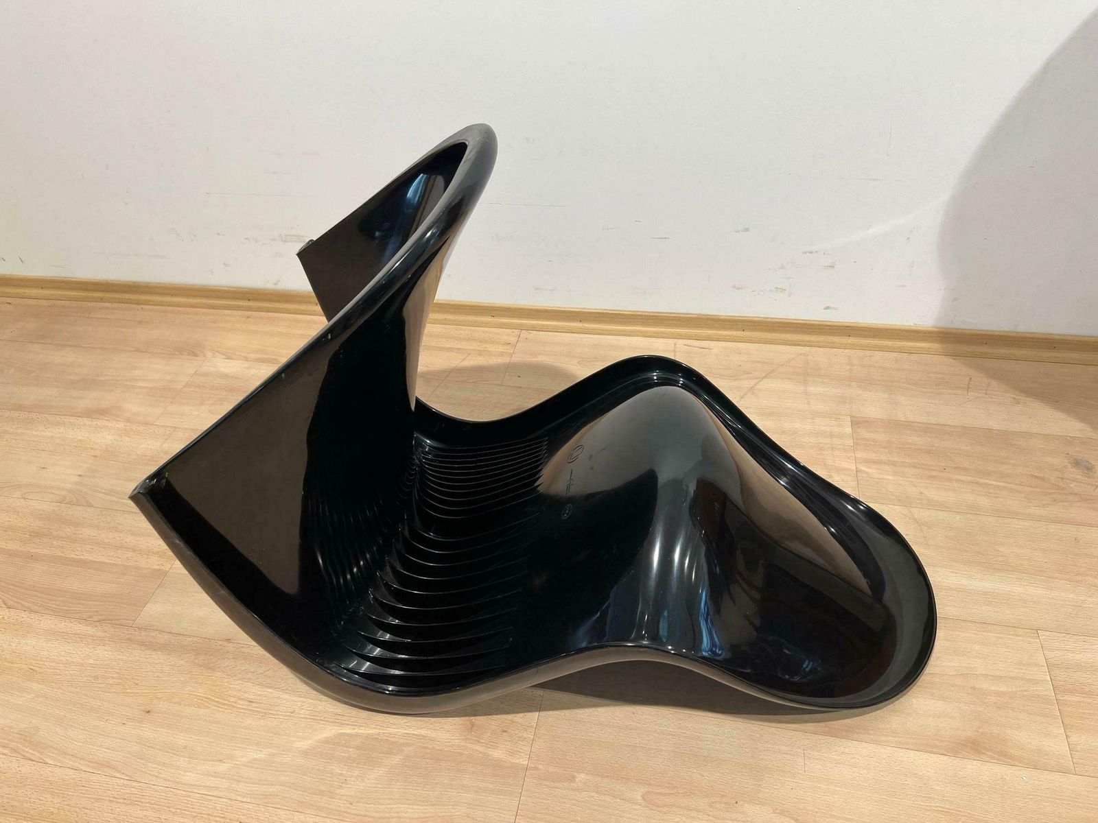 photo buy Verner Panton ‚Panton’ Cantilever Chair In Black Pu, Germany, 1971
