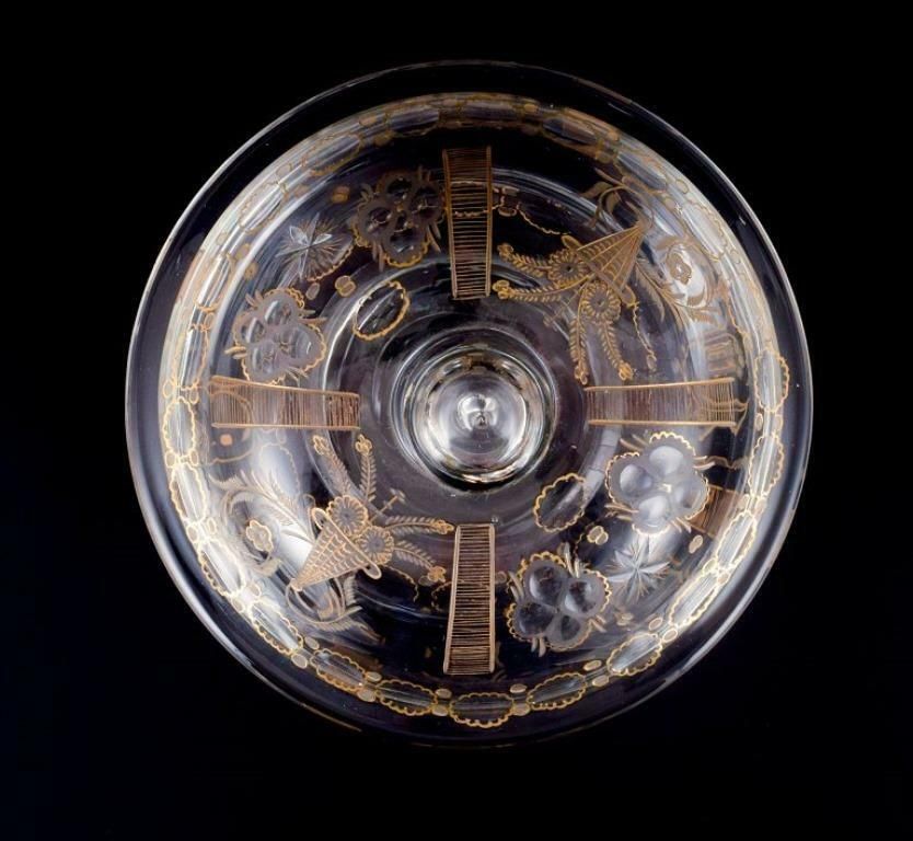 Lidded French Bowl In Mouth Blown Glass With Faceted Motifs And Gold Decoration. photo vinterior