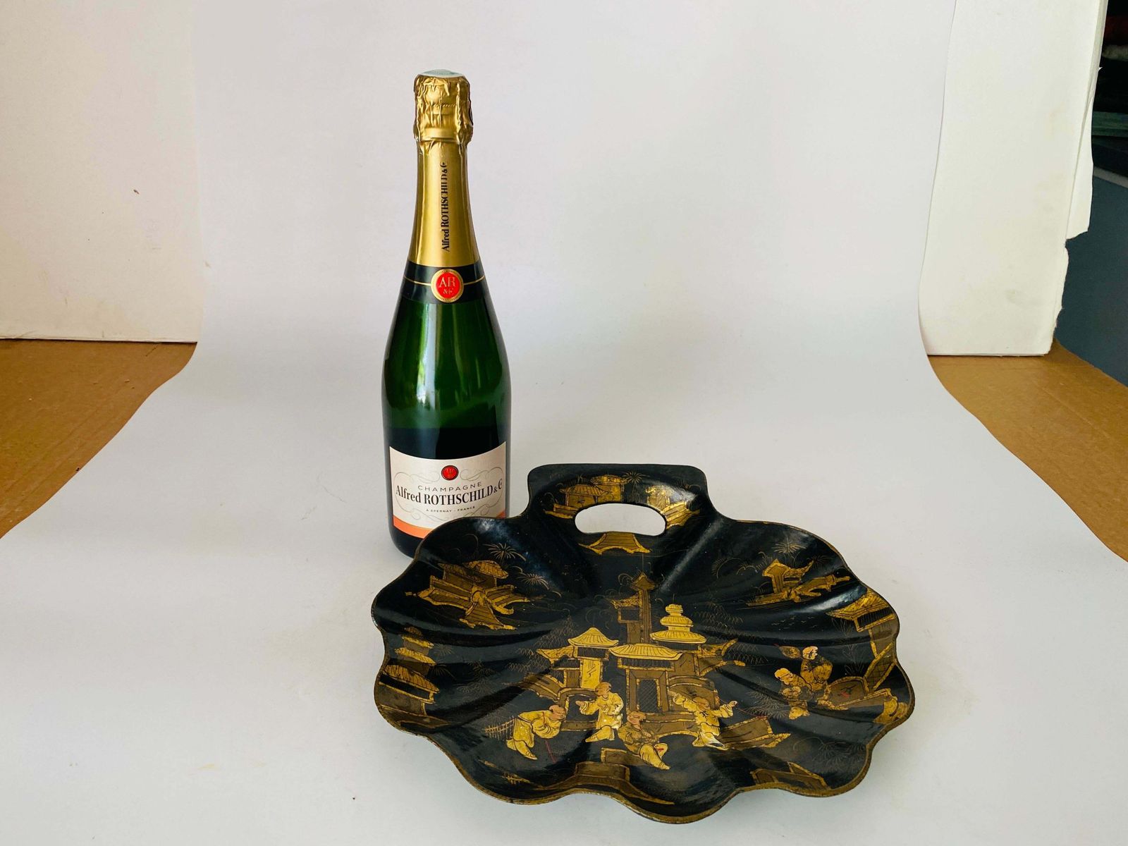 photo for sale Napoleon III Bow Vide Poche, Chinese Characters, Gold Colour France 19th