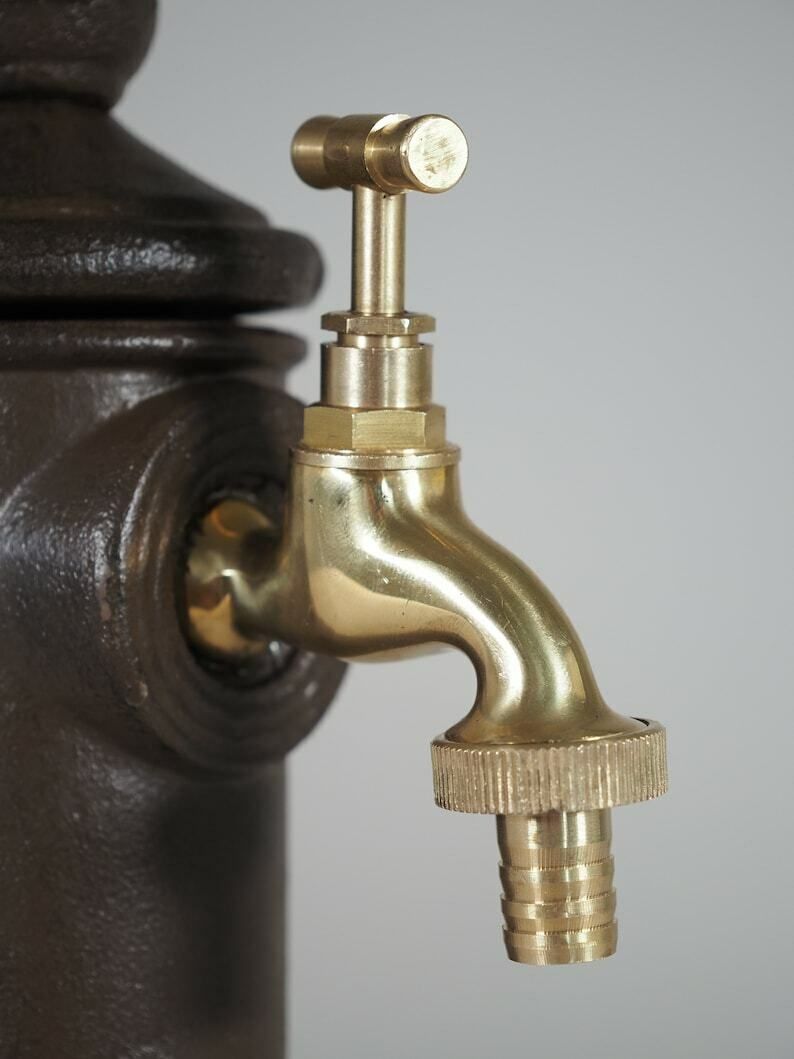 photo furniture Water Column Water Pump Cast Iron Garden Fountain Antique H. 30 Cm